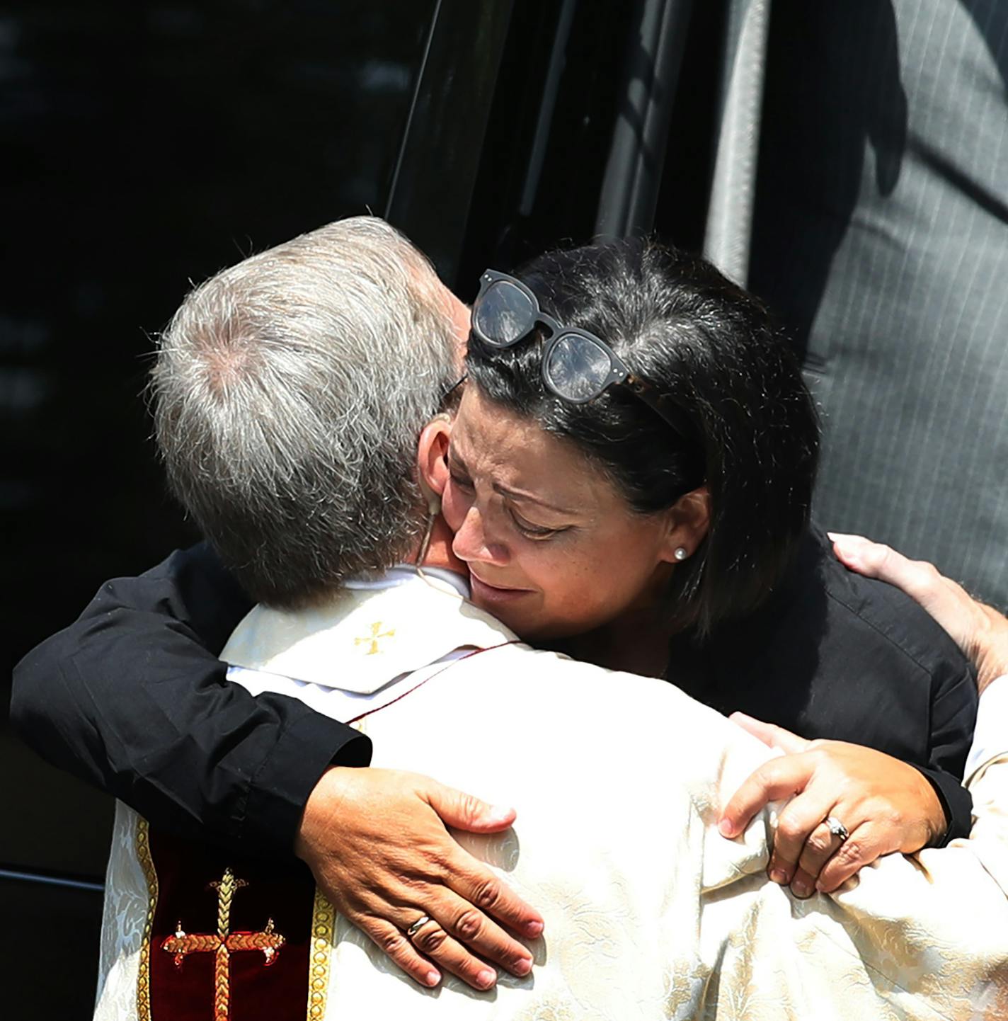 Jeanette Sparano, hugged The Reverend Mike Van Sloun after the funeral of her husband Tony Sparano was held at St. Bartholomew Catholic Faith Community Church Friday July 27, 2018 in Wayzata, MN. ] JERRY HOLT &#xef; jerry.holt@startribune.com