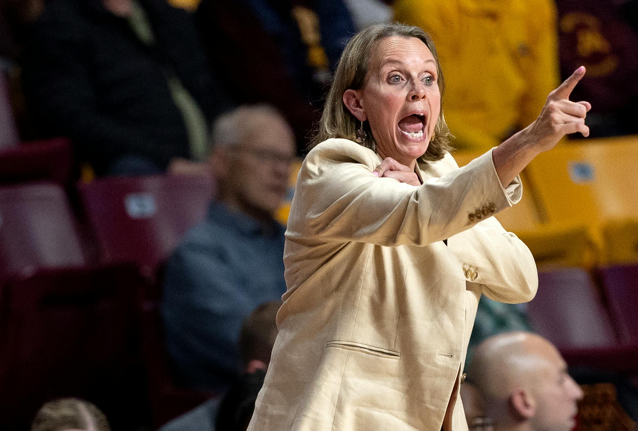 Minnesota head coach Dawn Plitzuweit in the fourth quarter Wednesday, November 8, 2023, at Williams Arena in Minneapolis, Minn. ] CARLOS GONZALEZ • carlos.gonzalez@startribune.com