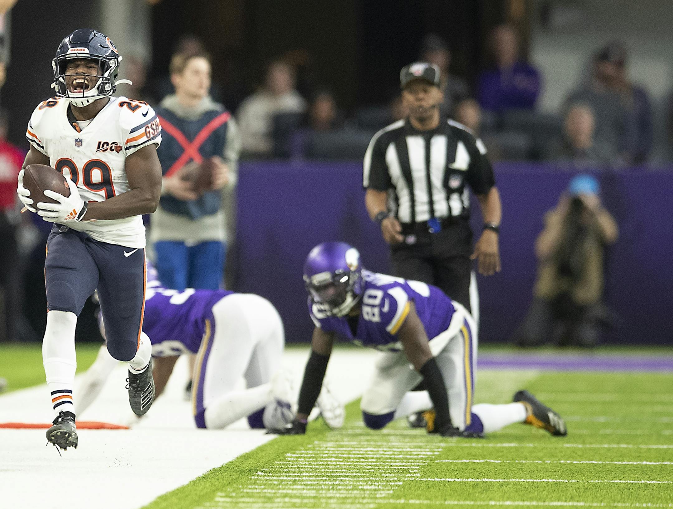 Chicago Bears running back Tarik Cohen ran with the ball in the third quarter.