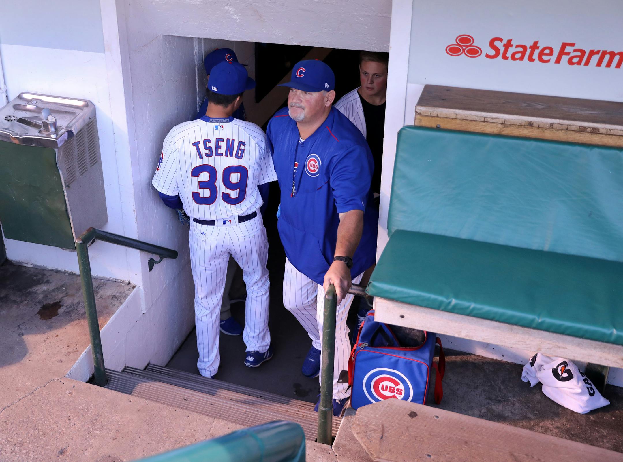 Chicago Cubs starting pitcher Jen-Ho Tseng passes by pitching coach Chris Bosio before Tsung's major league debut against the New York Mets at Wrigley Field in Chicago on September 14, 2017. (Chris Sweda/Chicago Tribune/TNS)