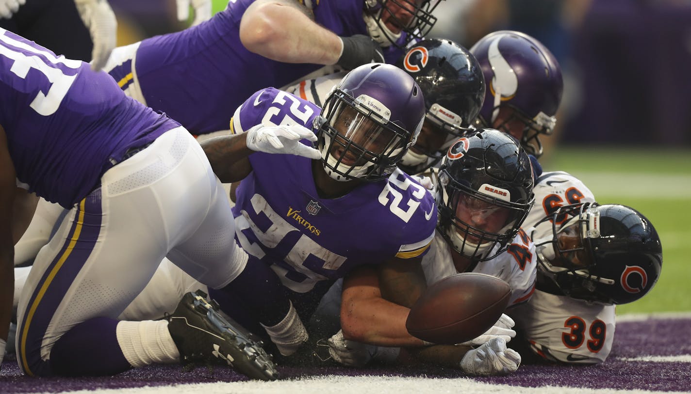 Minnesota Vikings running back Latavius Murray (25) scored in the second quarter for his second touchdown of the game from the one yard line. ] JEFF WHEELER &#xef; jeff.wheeler@startribune.com The Minnesota Vikings faced the Chicago Bears Sunday afternoon, December 31, 2017 at U.S. Bank Stadium in Minneapolis.