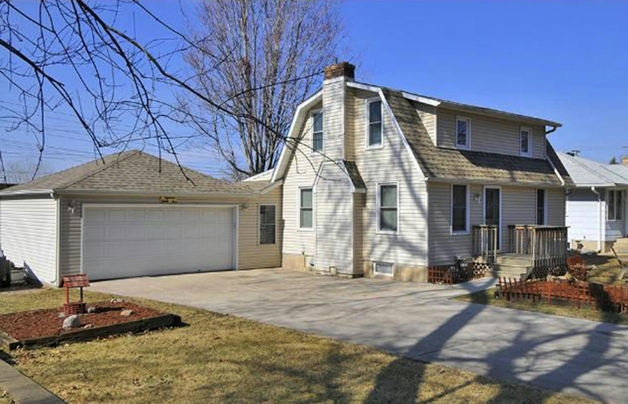 ... Lauderdale
Built in 1941, this three-bedroom, two-bath house has 1,100 finished square feet and features newer windows, roof and mechanicals, updated kitchen and baths, fireplace, three-season porch, full basement and two-car attached garage. Listed by Kevin O'Brien, Edina Realty, 651-690-8432.