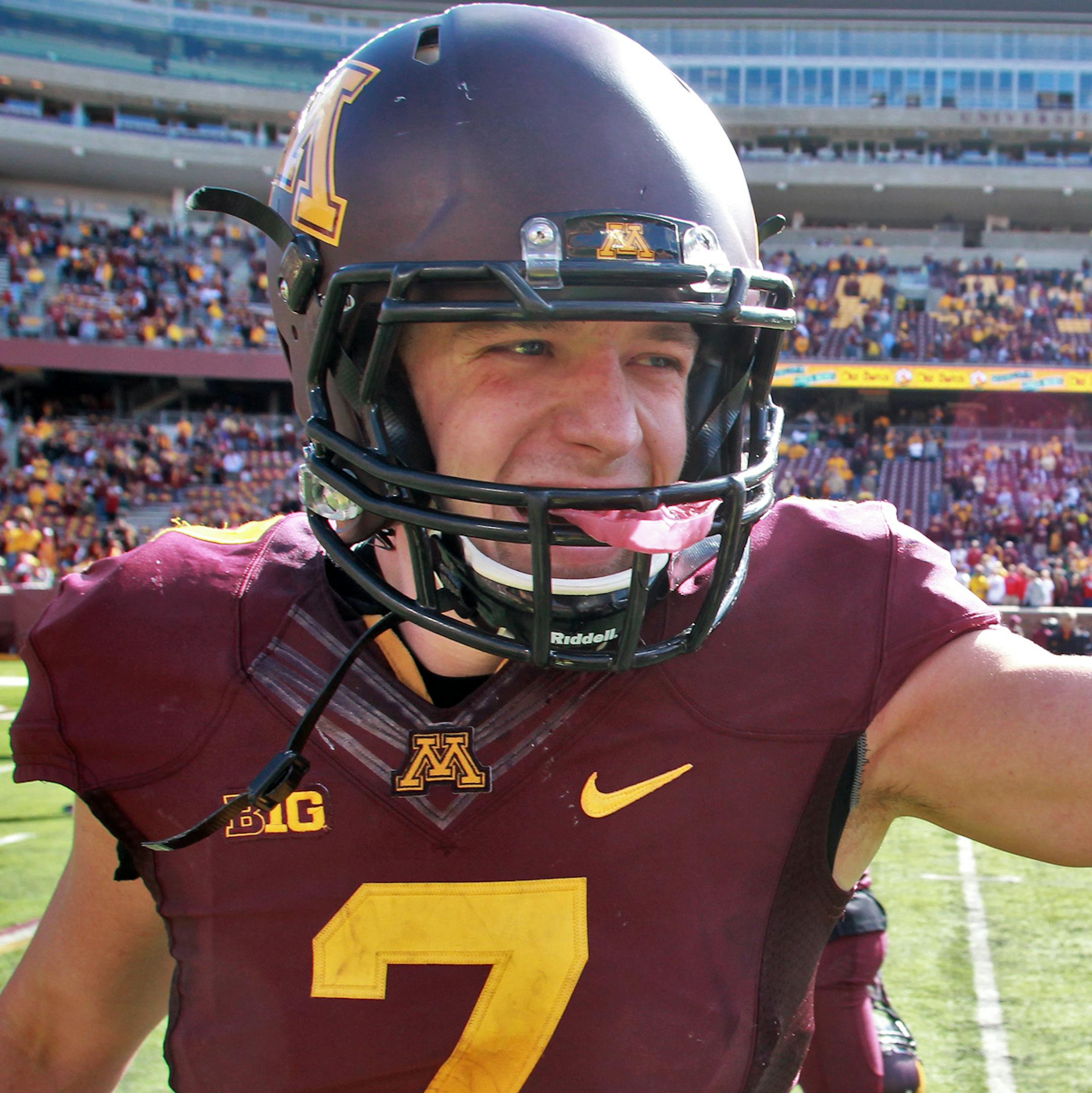 Minnesota Gophers vs.San Jose State football. Minnesota won 43-24. Minnesota quarterback Mitch Leidner had four rushing touchdown in the game with 151 yards gained running. Mitch Leidner accepted congratulations at the end of the game. (MARLIN LEVISON/STARTRIBUNE(mlevison@startribune.com)