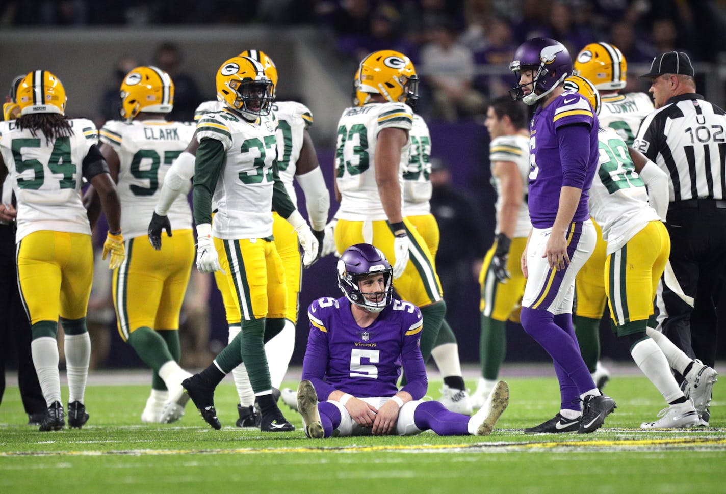 Viking's kicker Dan Bailey sits on the turf in disbelief after missing his 2nd field goal of the game. ] Minnesota Vikings -vs- Green Bay Packers - U.S. Bank Stadium
BRIAN PETERSON &#x2022; brian.peterson@startribune.com
Minneapolis, MN 11/25/2018