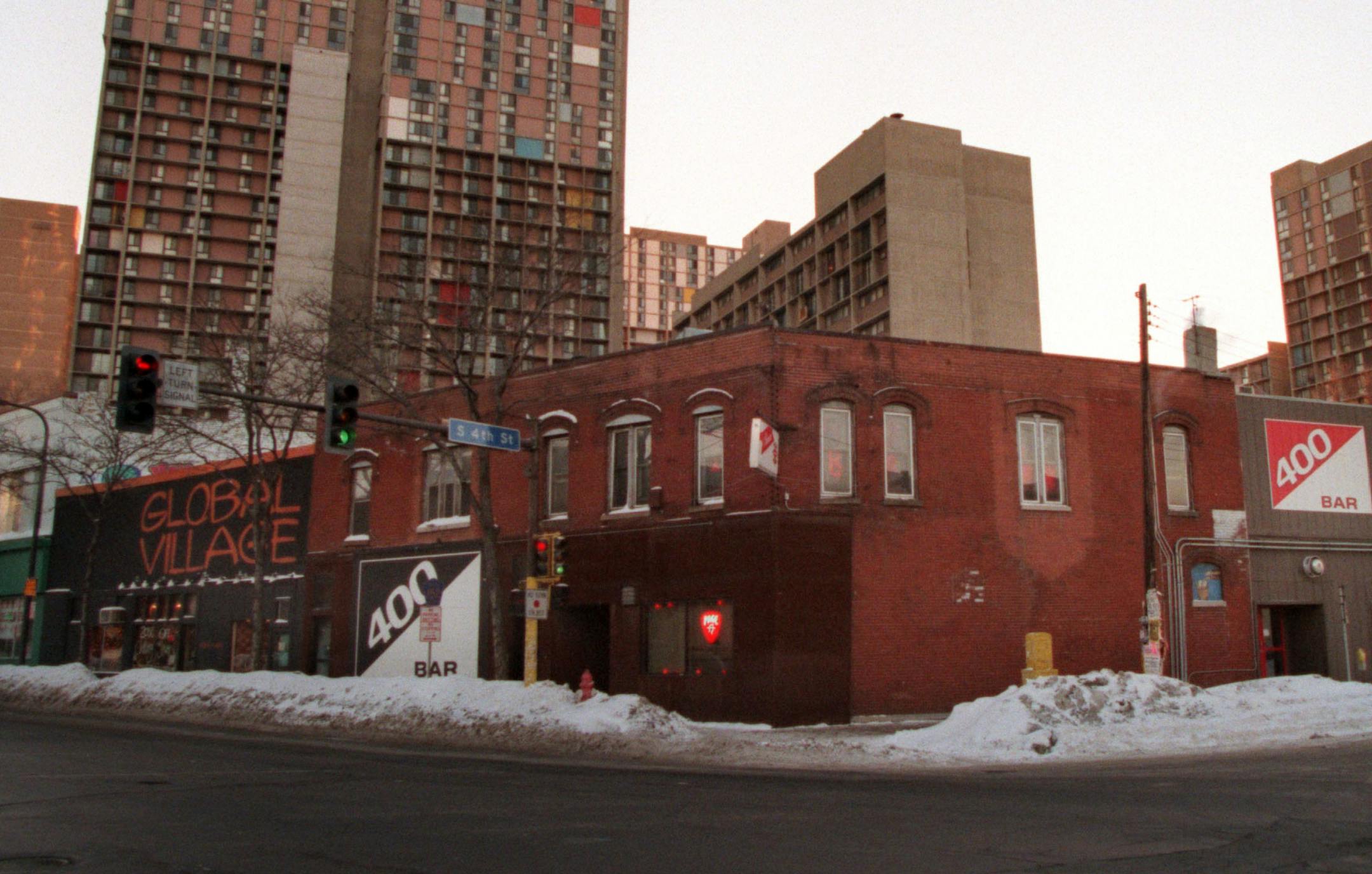 400 Bar at the Ceder-Riverside area. - 1997 ORG XMIT: MIN2012122819063728 ORG XMIT: MIN1402041738251289 ORG XMIT: MIN1402041843551295 ORG XMIT: MIN1402051249331641