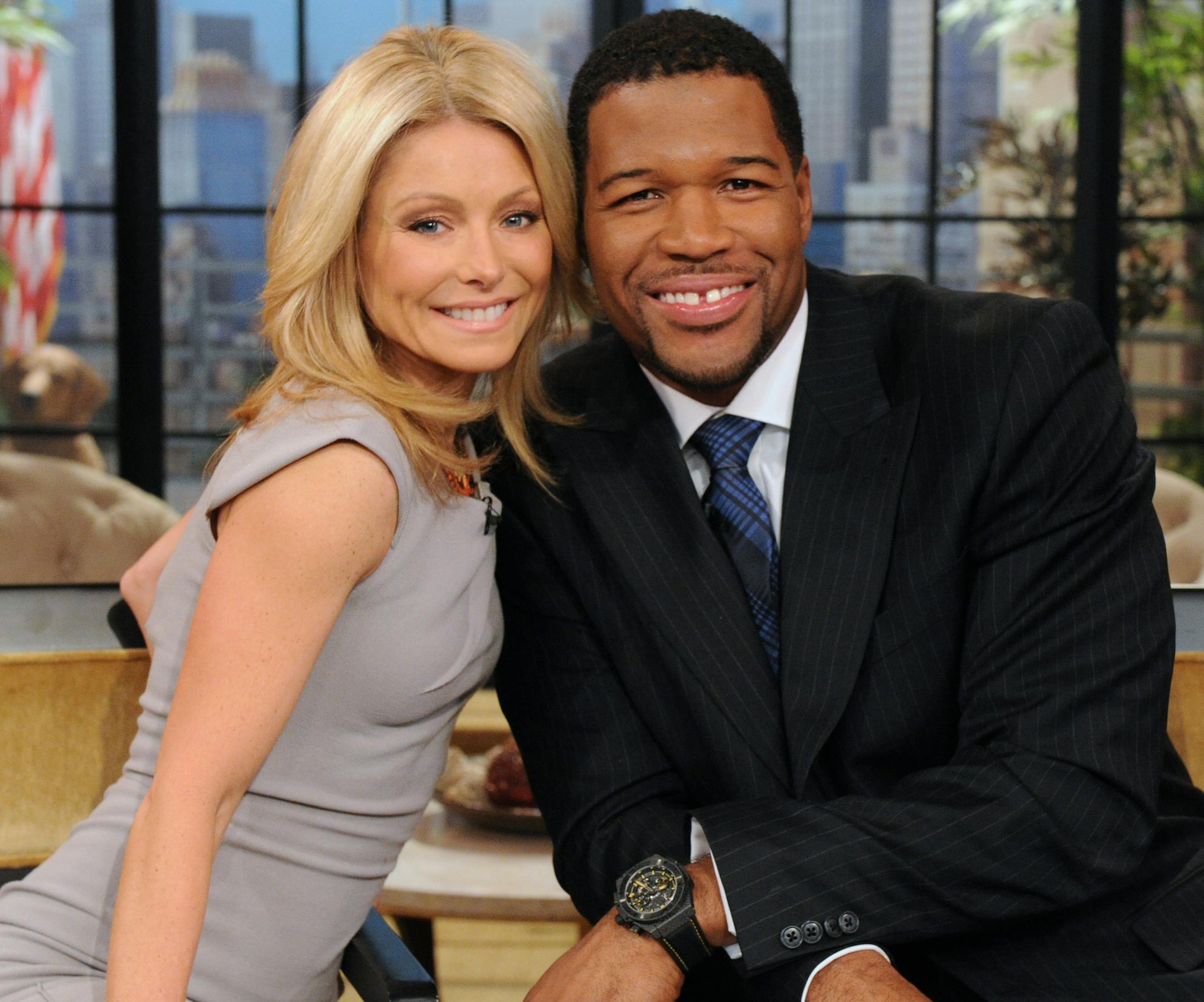Michael Strahan, right, and Kelly Ripa on "Live!"
