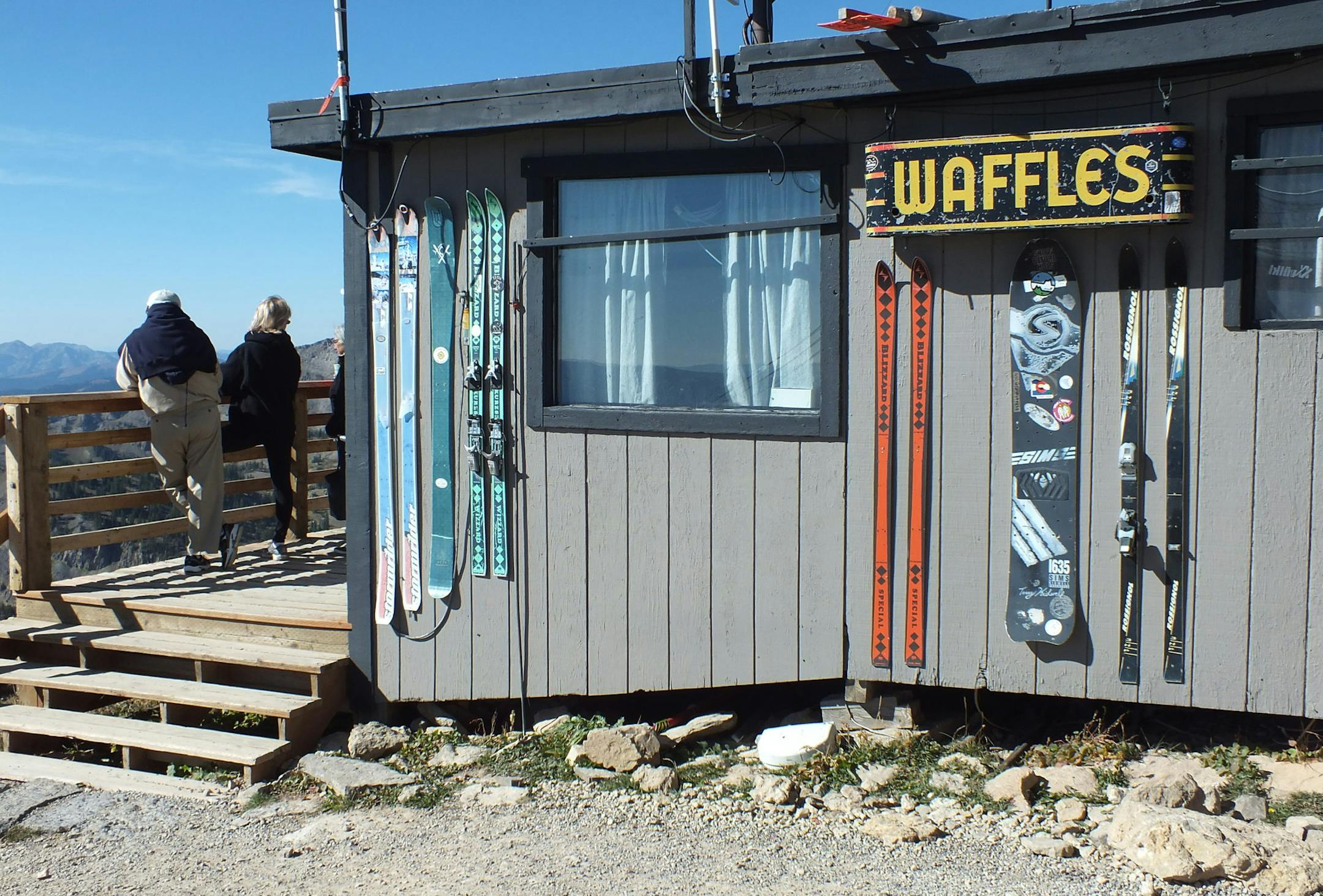 Old skis adorn the exterior walls of Corbet's Cabin, a small eatery atop Rendezvous Mountain. The place only serves waffles. (Jay Jones/Chicago Tribune/TNS) ORG XMIT: 1245003