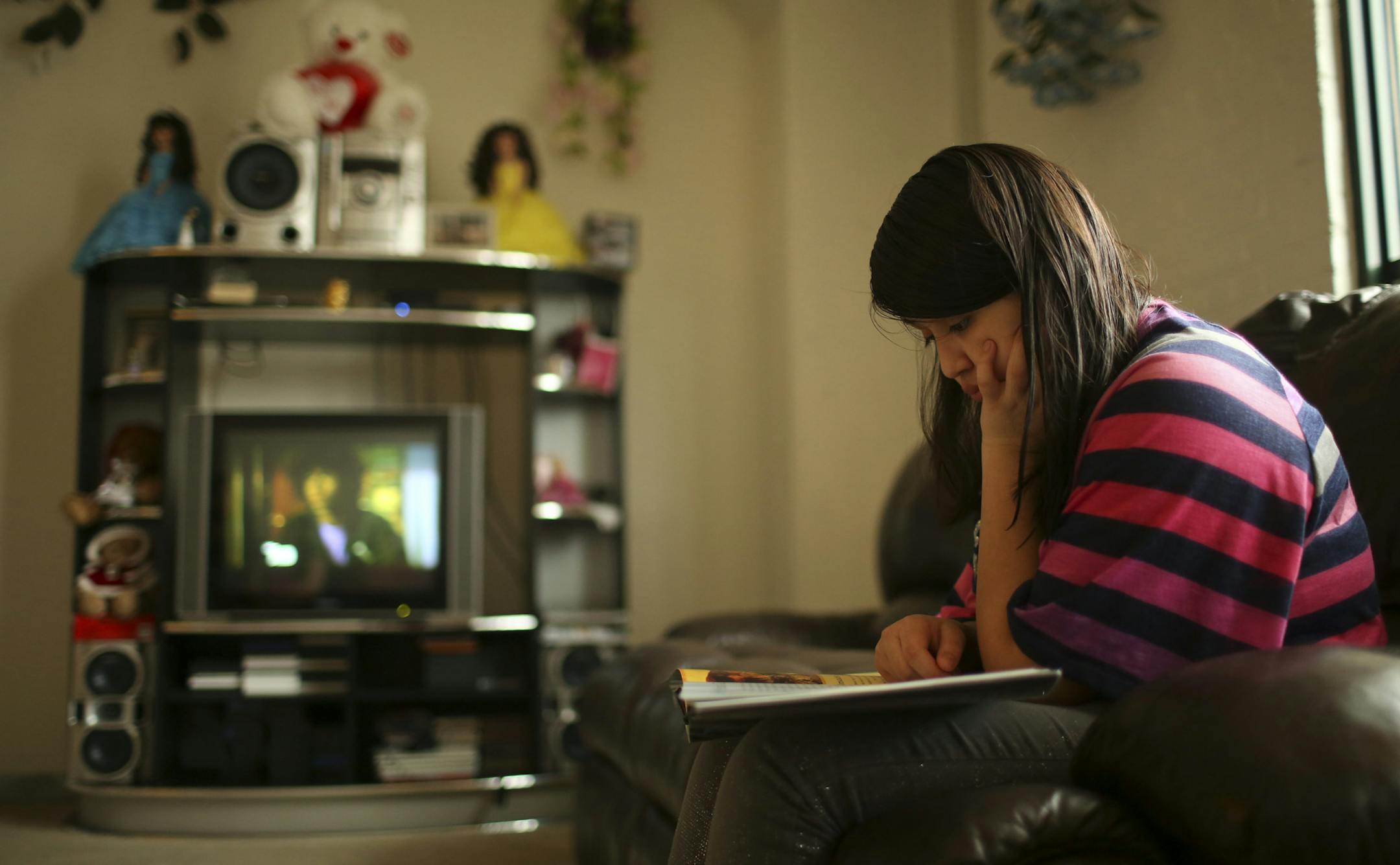 Jackie Ponce Chacon, a sixth-grader at Andersen United School in Minneapolis, reads for half an hour at home every day after school, then talks about what she has read with her mother, Karina Chacon, to reinforce her comprehension. “I read books that are interesting, like history,” Jackie said.