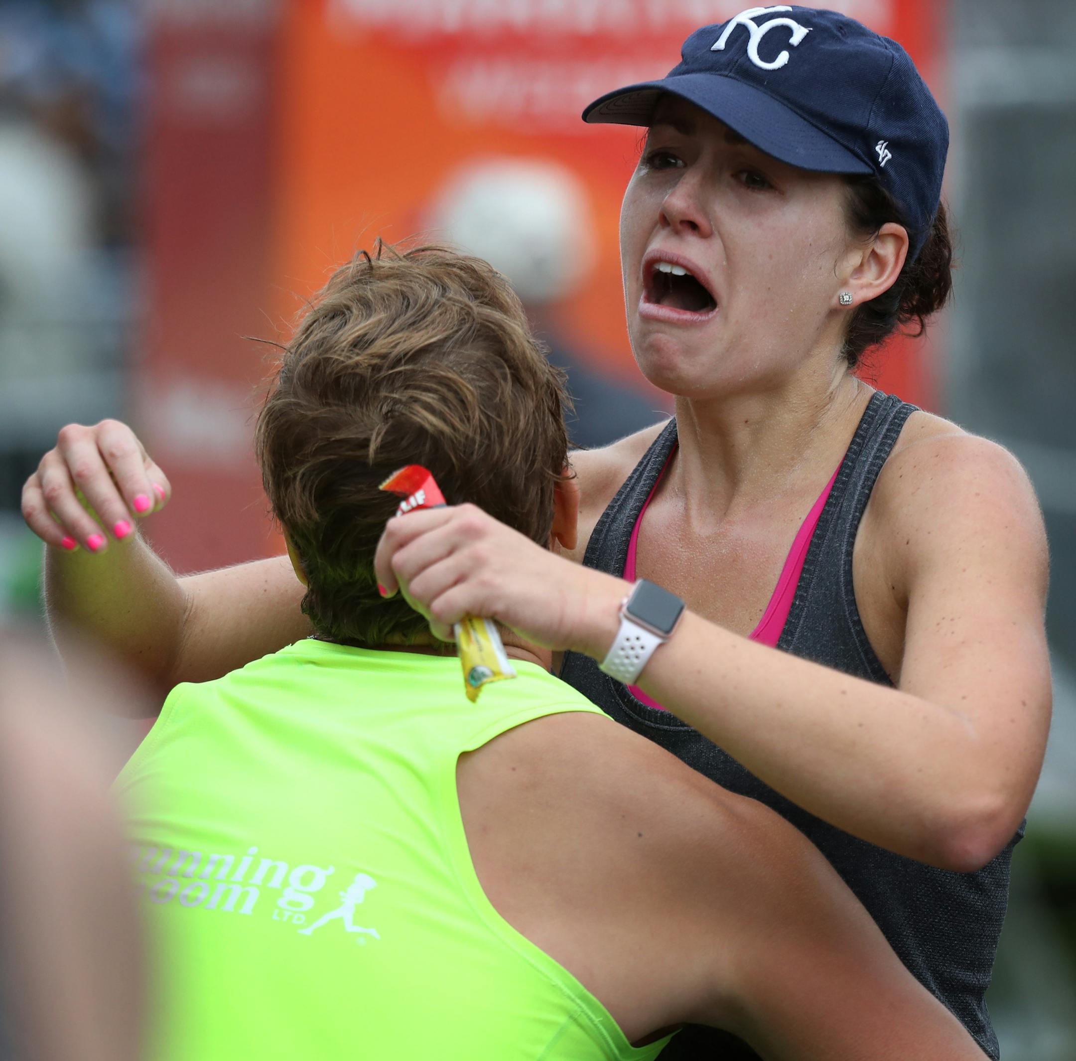 James Dixon left hugged his wife Erica Dixon as the crossed finish line of the Twins Cities Marathon Sunday October 1,2017 in St. Paul, MN. ] JERRY HOLT ï jerry.holt@startribune.com Jerry Holt