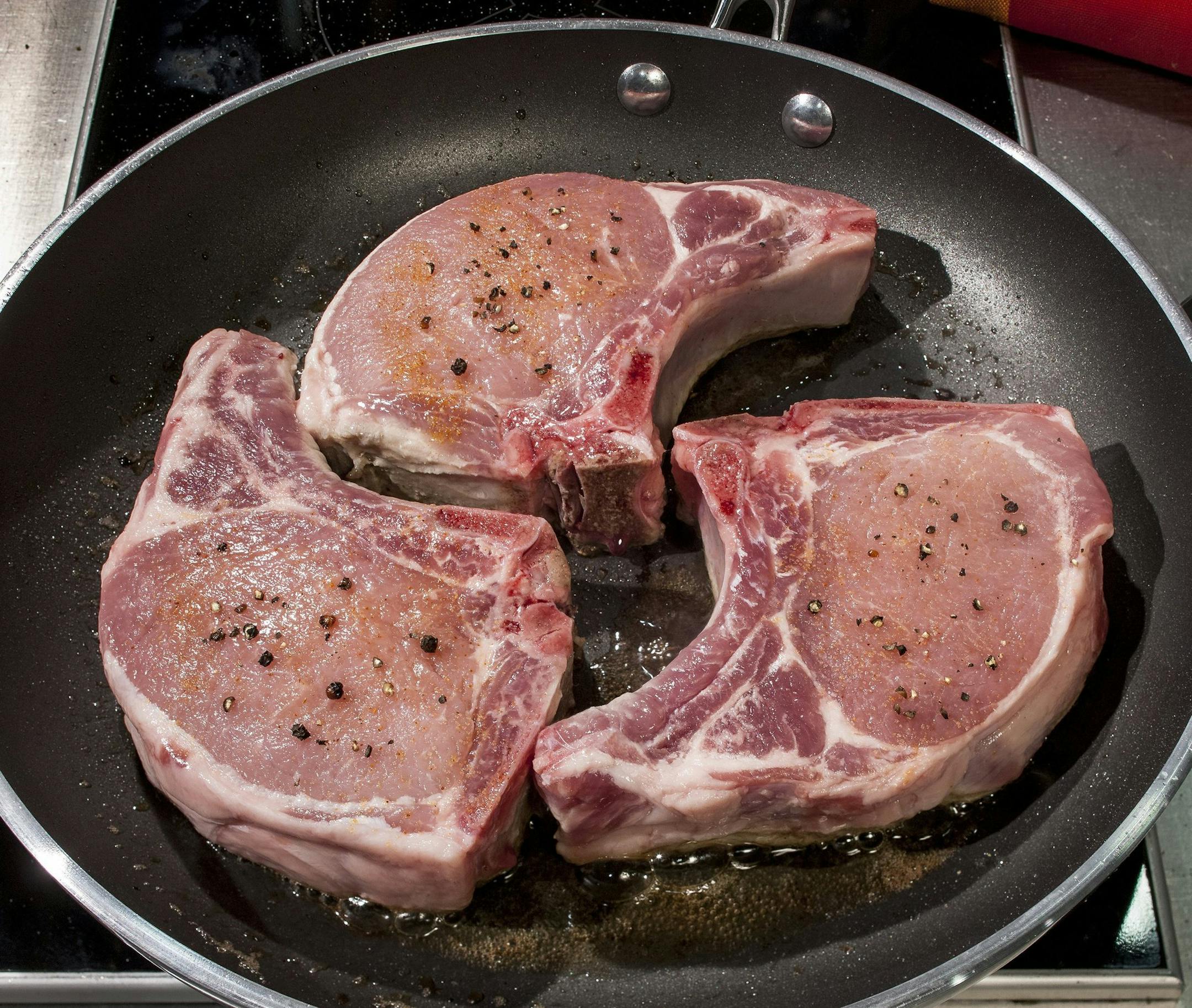 Pan searing meat produces a lipsmacking, golden brown crust surrounding a perfectly cooked inside. Place meat in the hot oil and begin cooking. Unfortunately there is not set time on when to turn or how long to cook. (Bill Hogan/Chicago Tribune/MCT) ORG XMIT: 1152135