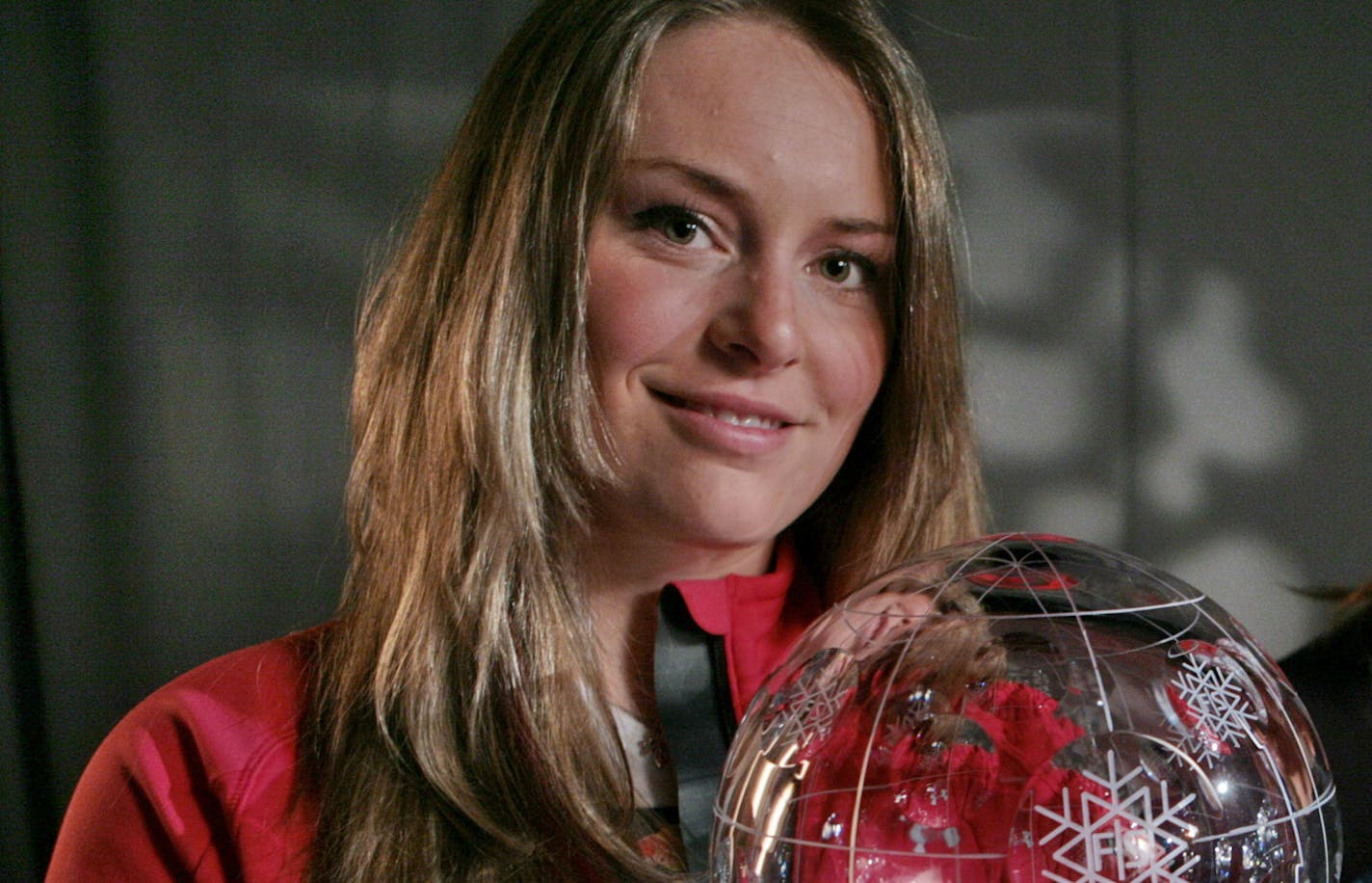 U.S. skiers Lindsey Vonn, left, winner of the 2007-08 overall World Cup title, and Ted Ligety, men's World Cup giant slalom champion, pose with their trophies in New York, Tuesday March 18, 2008. (AP Photo/Bebeto Matthews) ORG XMIT: NY151