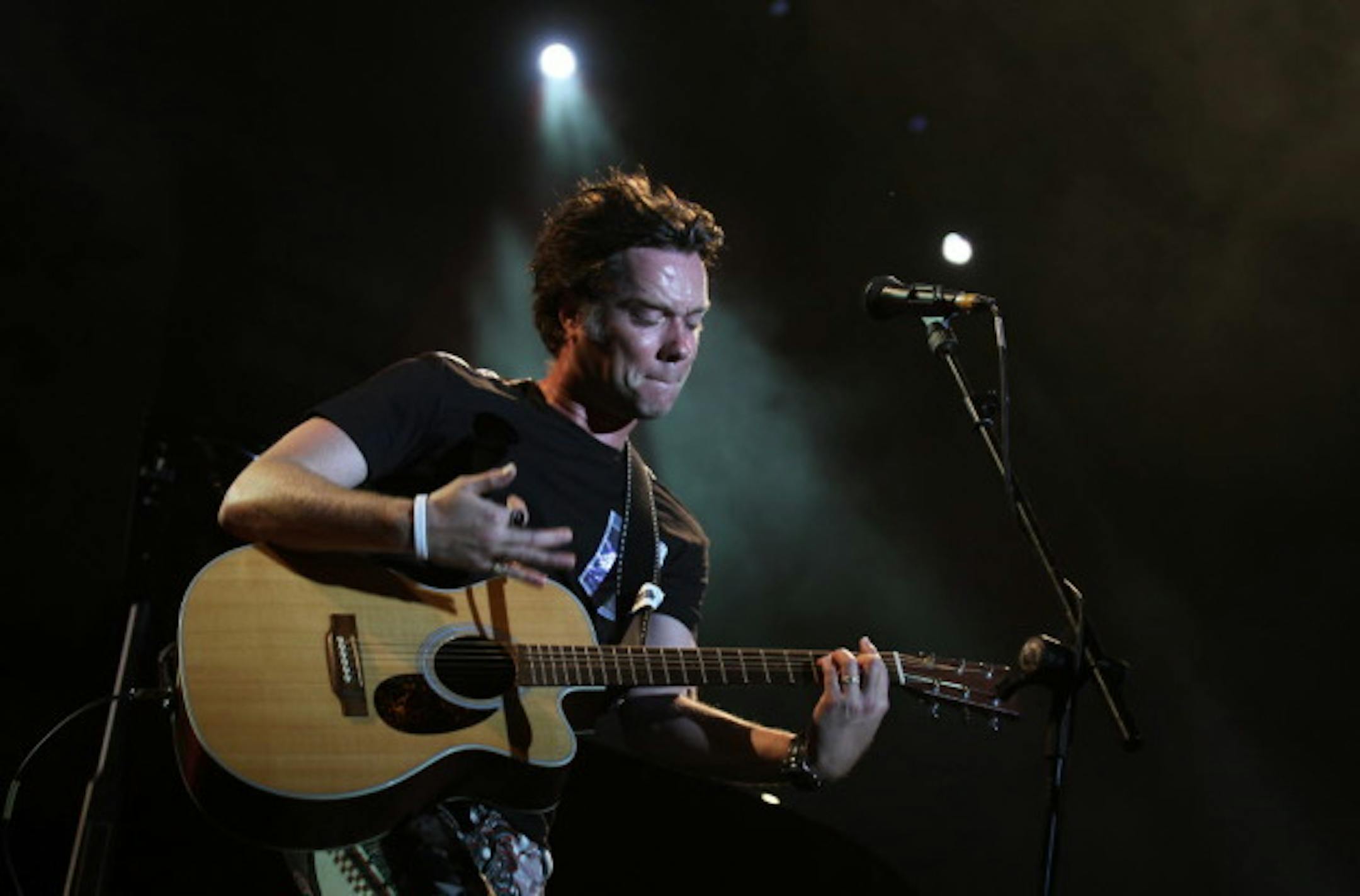 Rufus Wainwright, shown in Singapore last year, performed solo again Tuesday at the Minnesota Zoo amphitheater. / AP Photo, Wong Maye-E