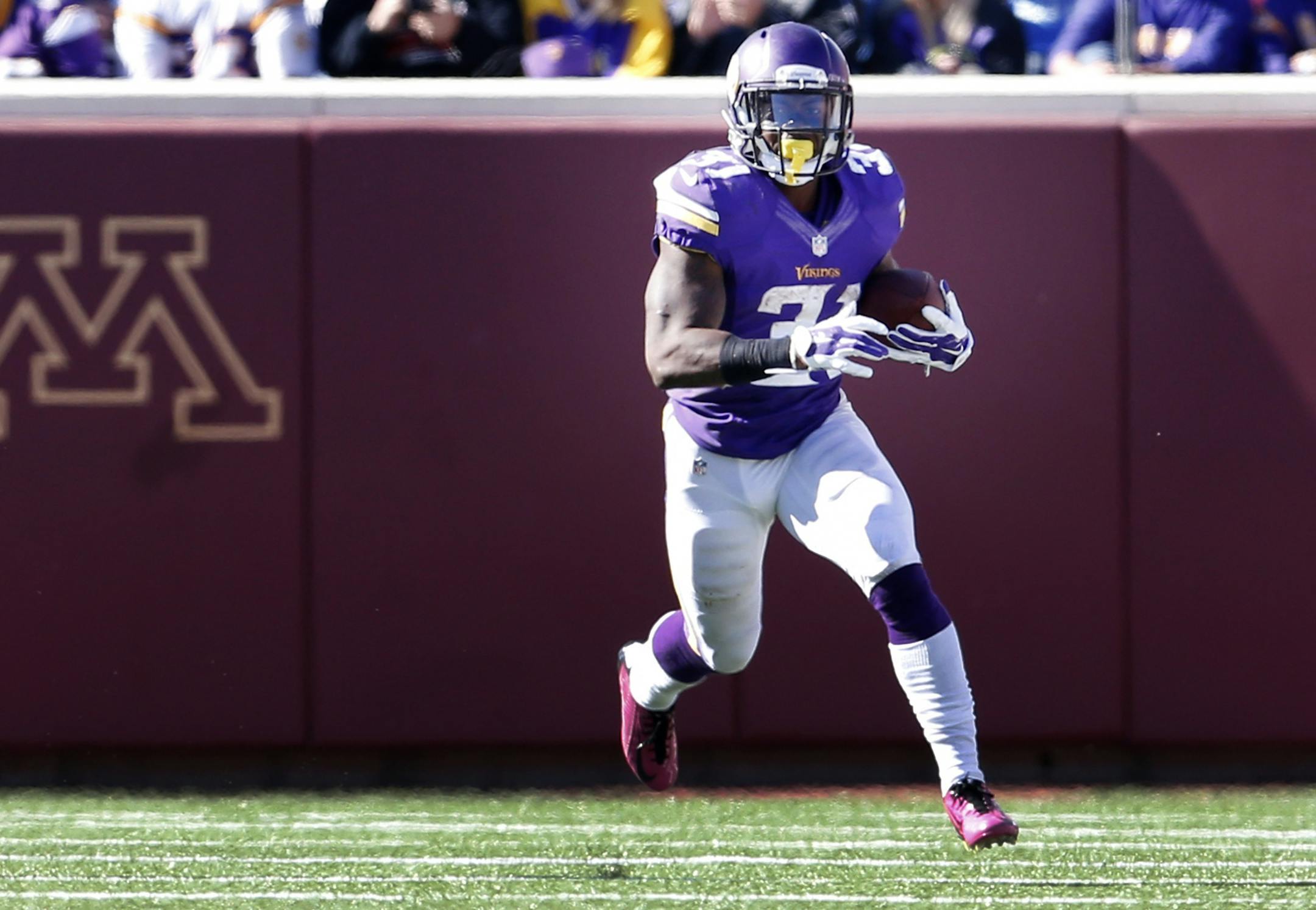 Vikings running back Jerick Mckinnon (31)