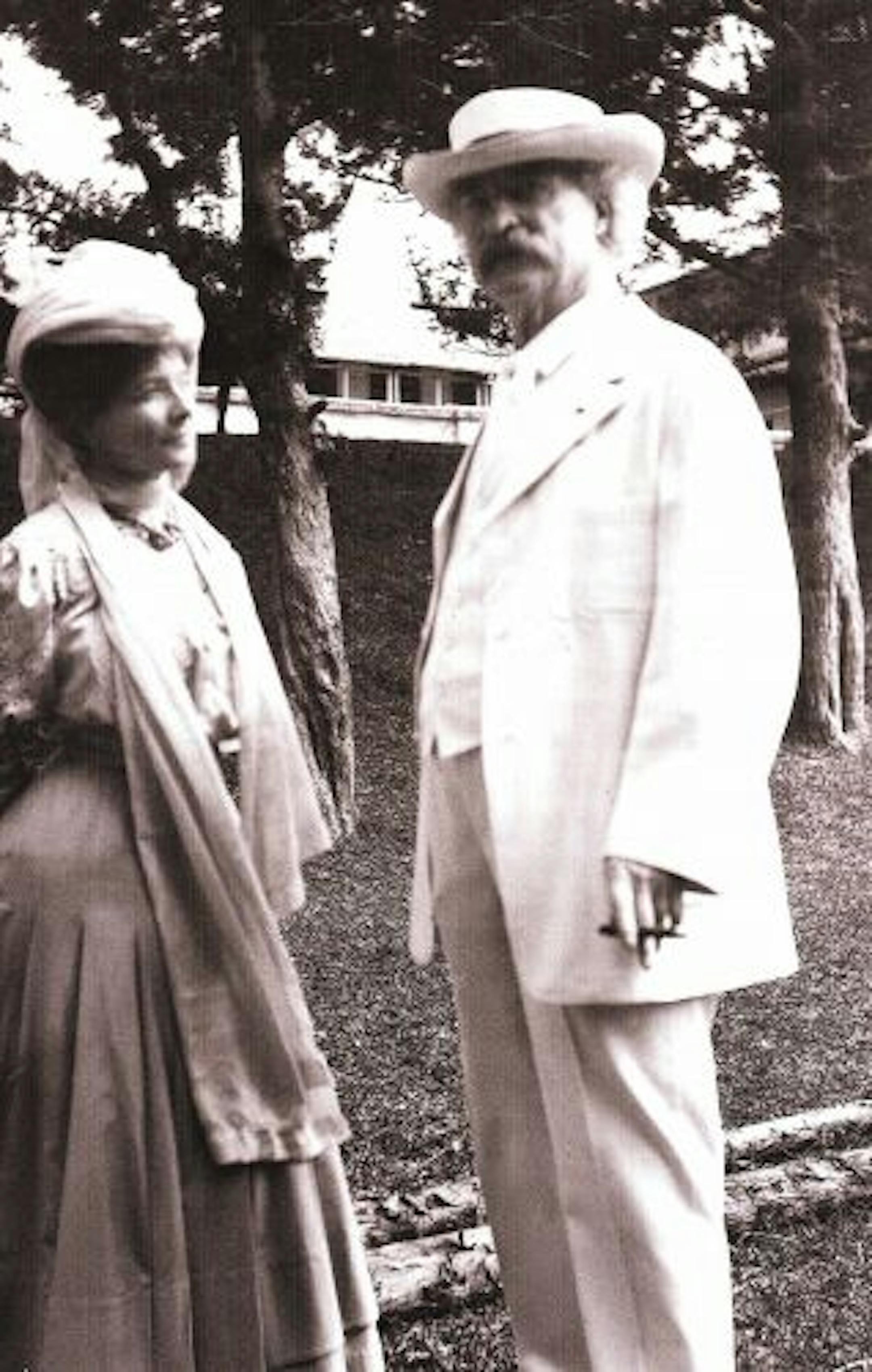 Isabel Lyon with Mark Twain photo courtesy Robert Slotta