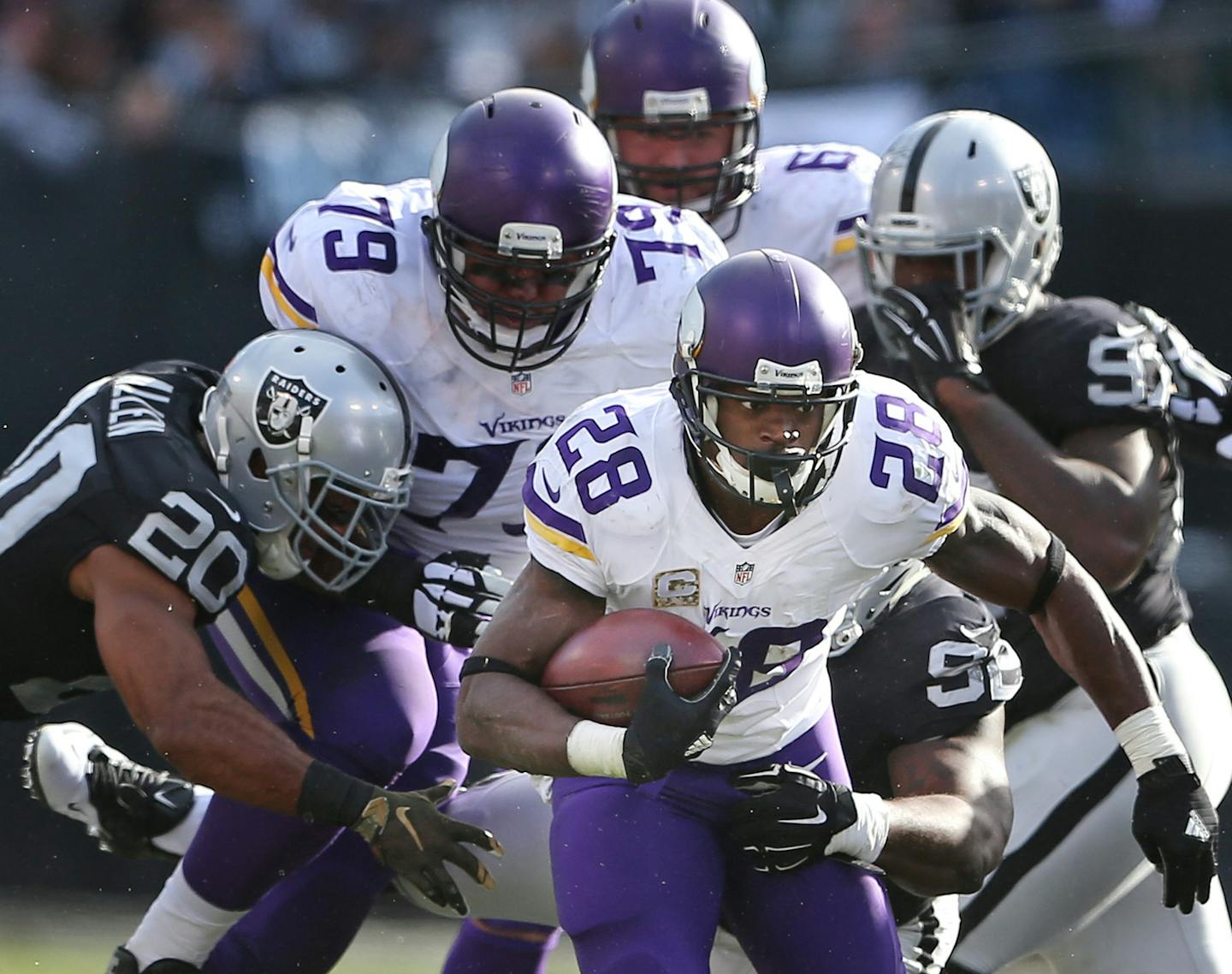 Minnesota Vikings running back Adrian Peterson (28) picked up a first down in the second quarter at the Oakland Coliseum Sunday November 15, 2015 in Oakland, CA. ] The Minnesota Vikings played at the Oakland Raiders in the Coliseum . Jerry Holt/ Jerry.Holt@Startribune.com