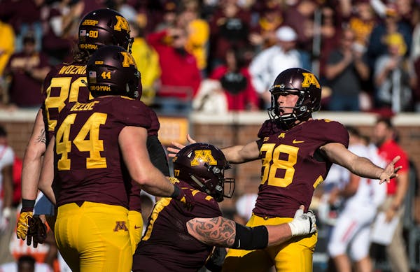 Teammates celebrated with Gophers kicker Emmit Carpenter (38) after his game-winning 28-yard field goal with 10 seconds remaining Saturday against Rut