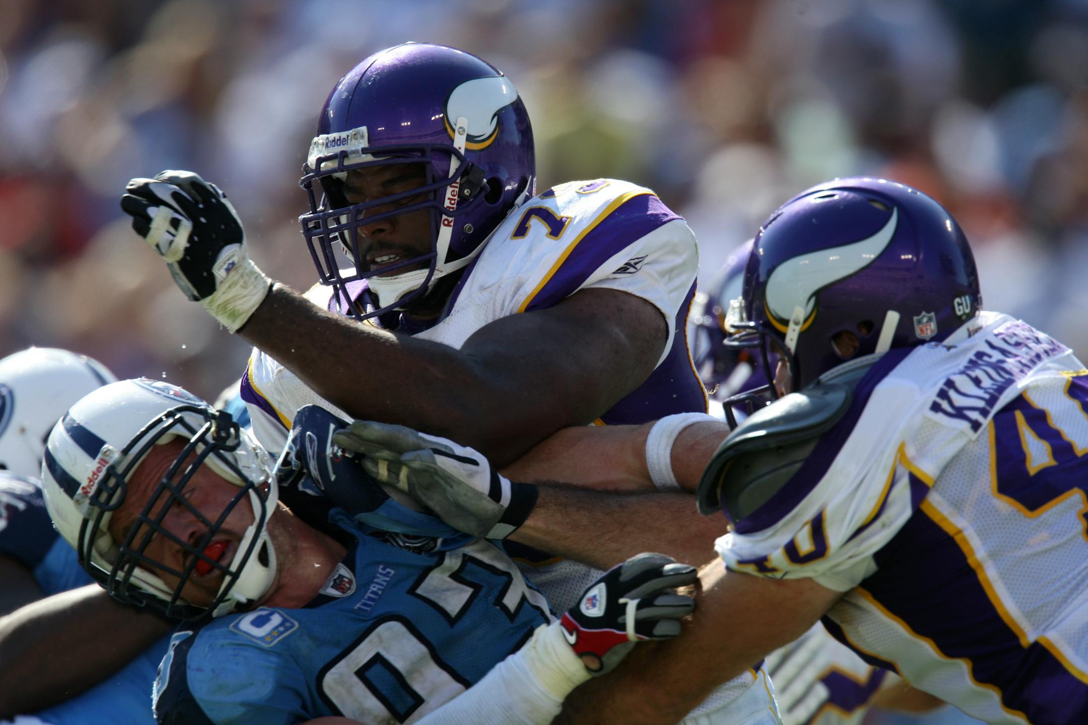 Offensive tackle Artis Hicks, shown blocking for the Vikings in 2008, joined a lawsuit accusing the NFL of illegally supplying painkillers.