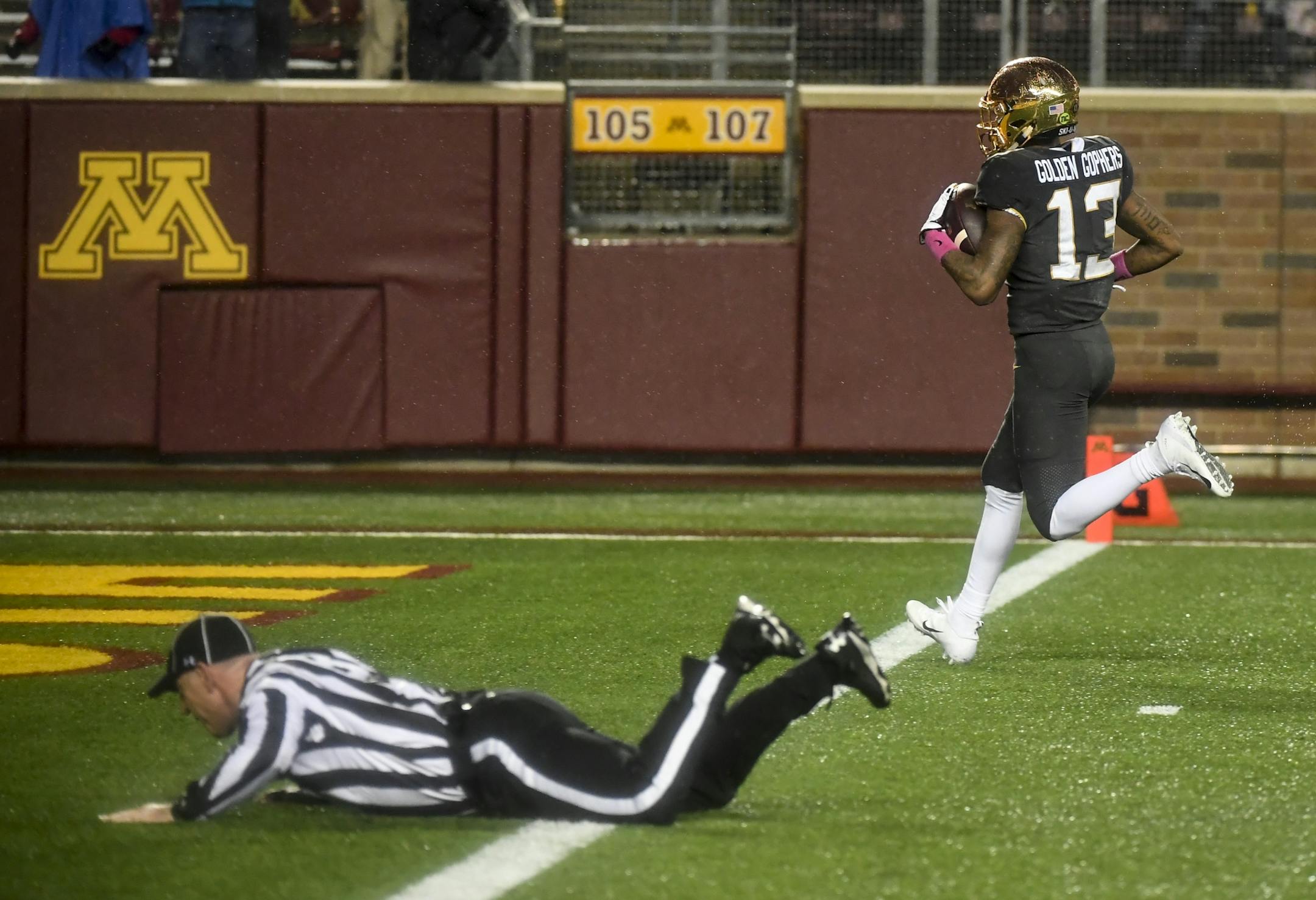 Minnesota Golden Gophers wide receiver Rashod Bateman (13) made a touchdown pass to give the Gophers the lead late in the fourth quarter.