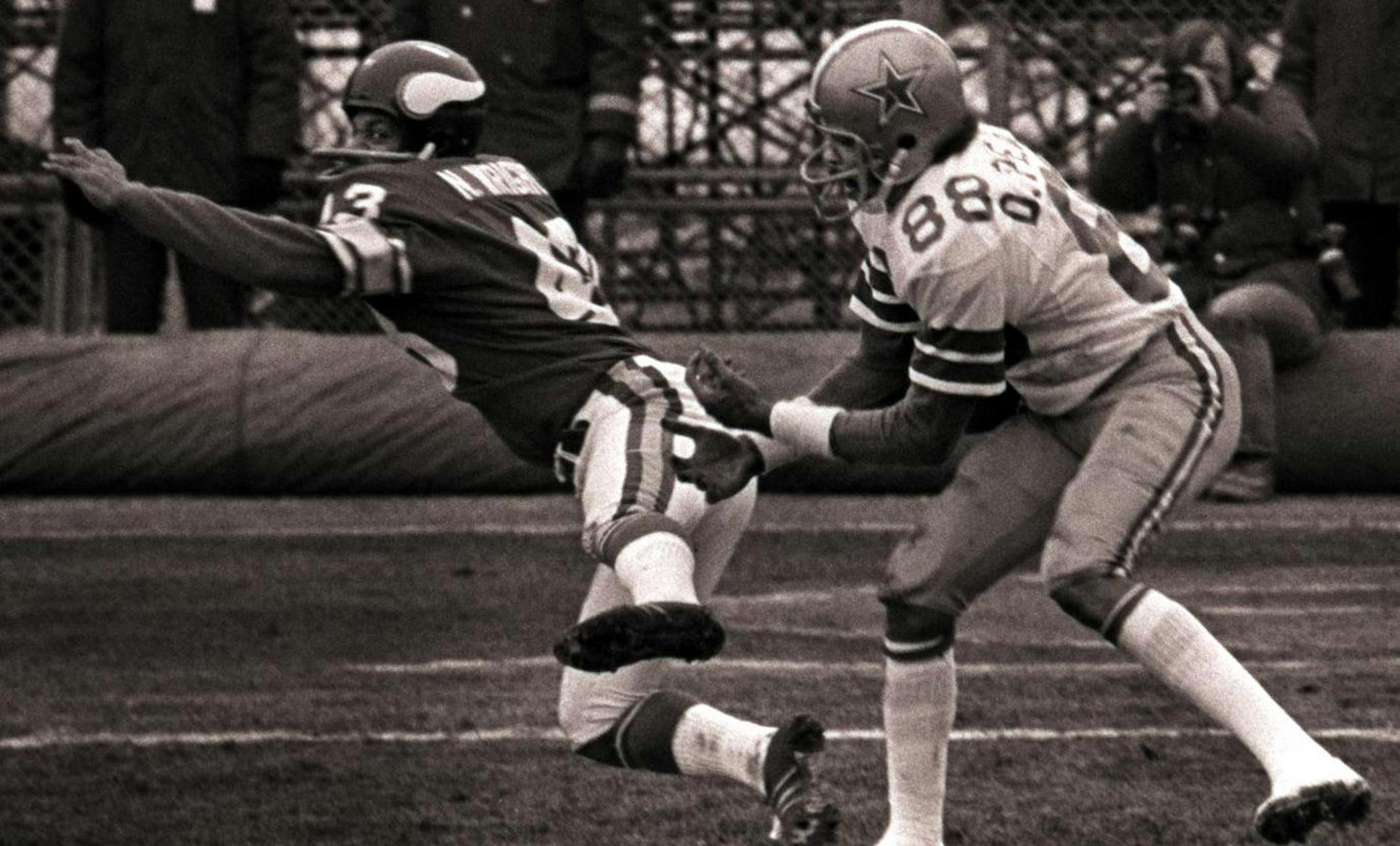 10/27/99 --- Dallas Cowboys wide receiver Drew Pearson (88 - right) catches the famous 'Hail Mary Pass' from QB Roger Staubach (not pictured) on his left hip, as a victimized Minnesota Viking Nate Wright (43) watches in horror during the final minutes of their playoff game on 1/8/1975 in the Met Stadium in Minneapolis.