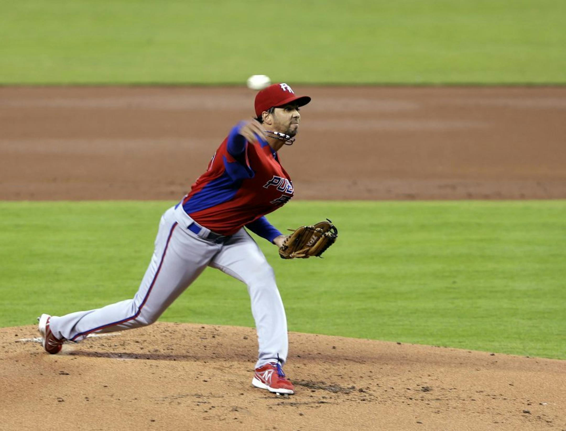Puerto Rico's Nelson Figueroa delivers a pitch during the first inning