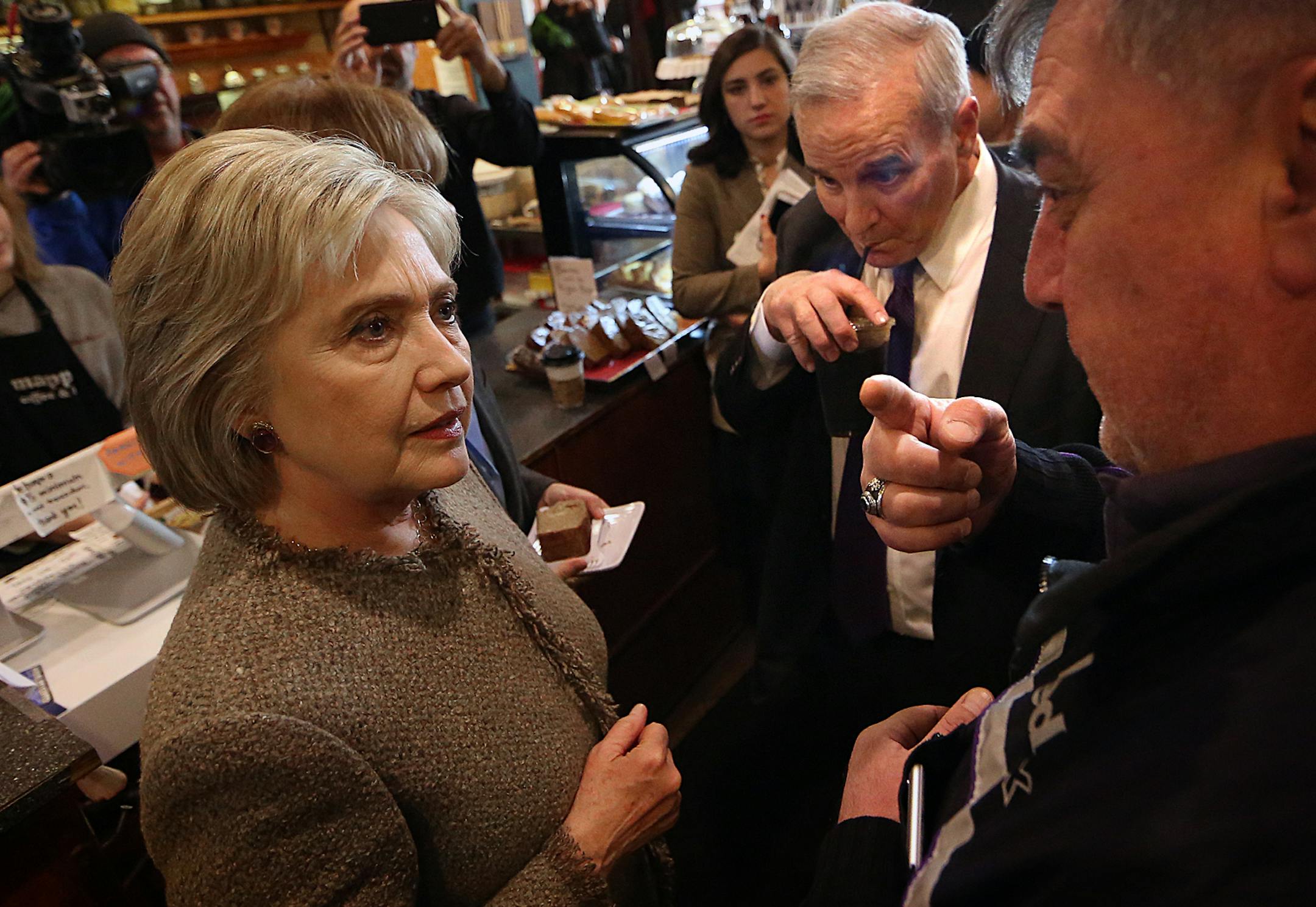 Democratic presidential candidate Hillary Clinton made a campaign stop at Mapps Coffee Shop in the Cedar Riverside neighborhood of Minneapolis on Super Tuesday.] JIM GEHRZ • james.gehrz@startribune.com /Minneapolis, MN / March 1, 2016 /11:00 AM – BACKGROUND INFORMATION : Democratic presidential candidate Hillary Clinton made a campaign stop in Minnesota on Super Tuesday.