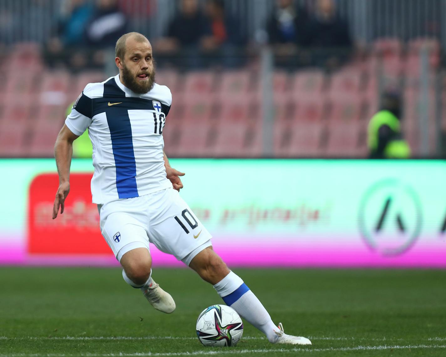 Finland's Teemu Pukki controlled the ball during a 2022 World Cup qualifying match in Zenica, Bosnia.