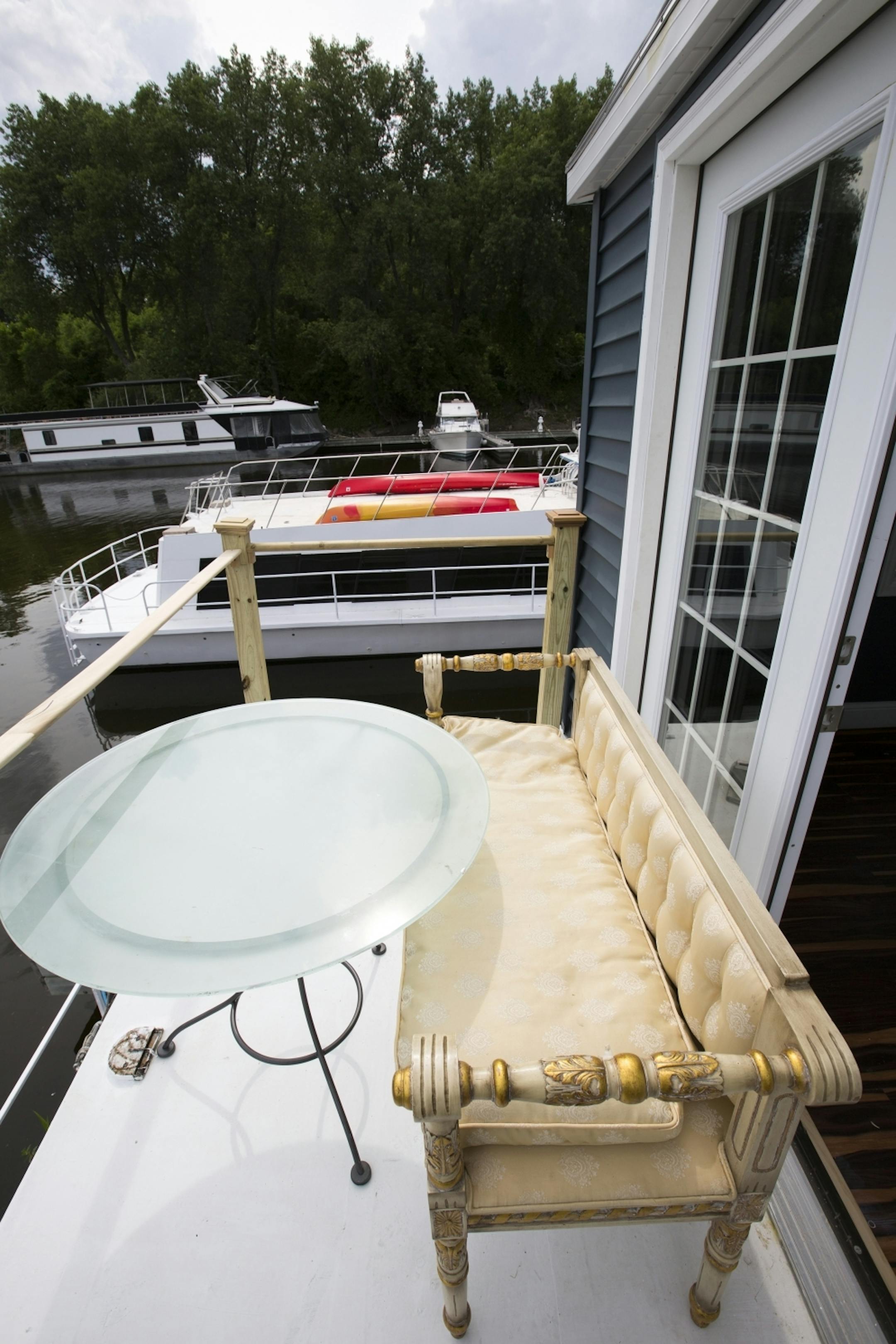 A second-floor deck .