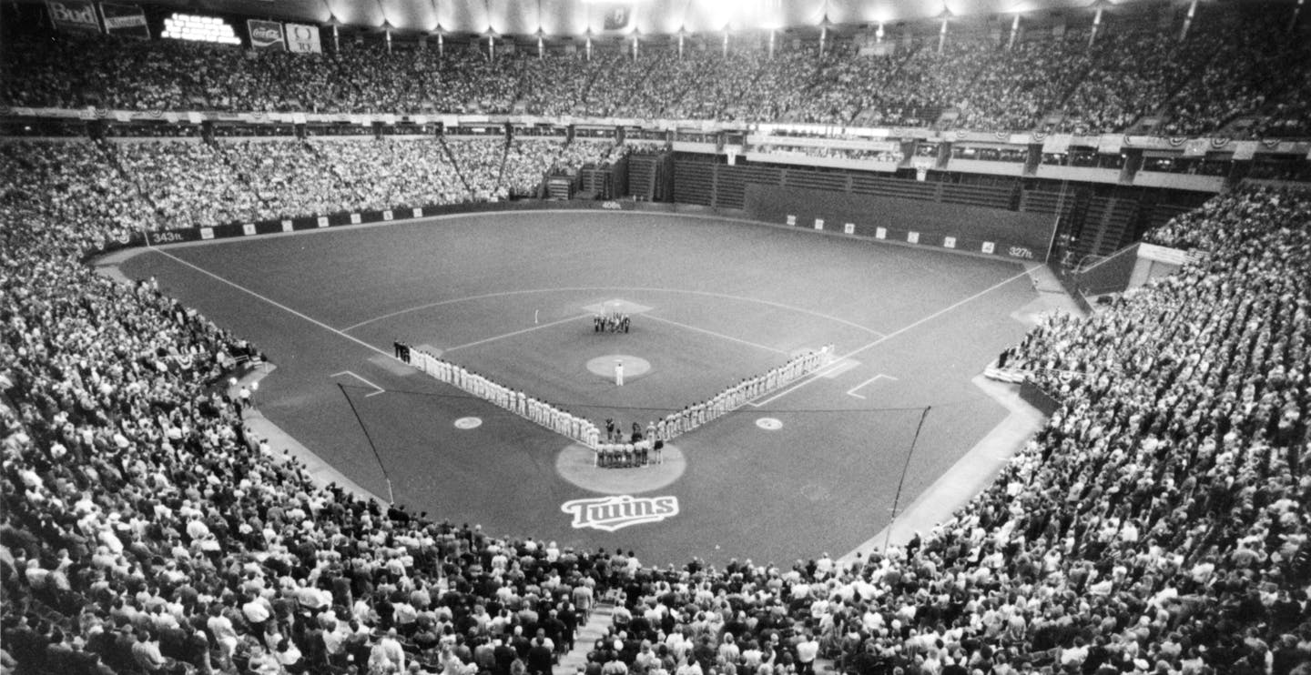 The crowd at the Metrodome rose for the National Anthem before the Minnesota Twins game Wednesday October 7, 1987. ORG XMIT: MIN2013121709421807