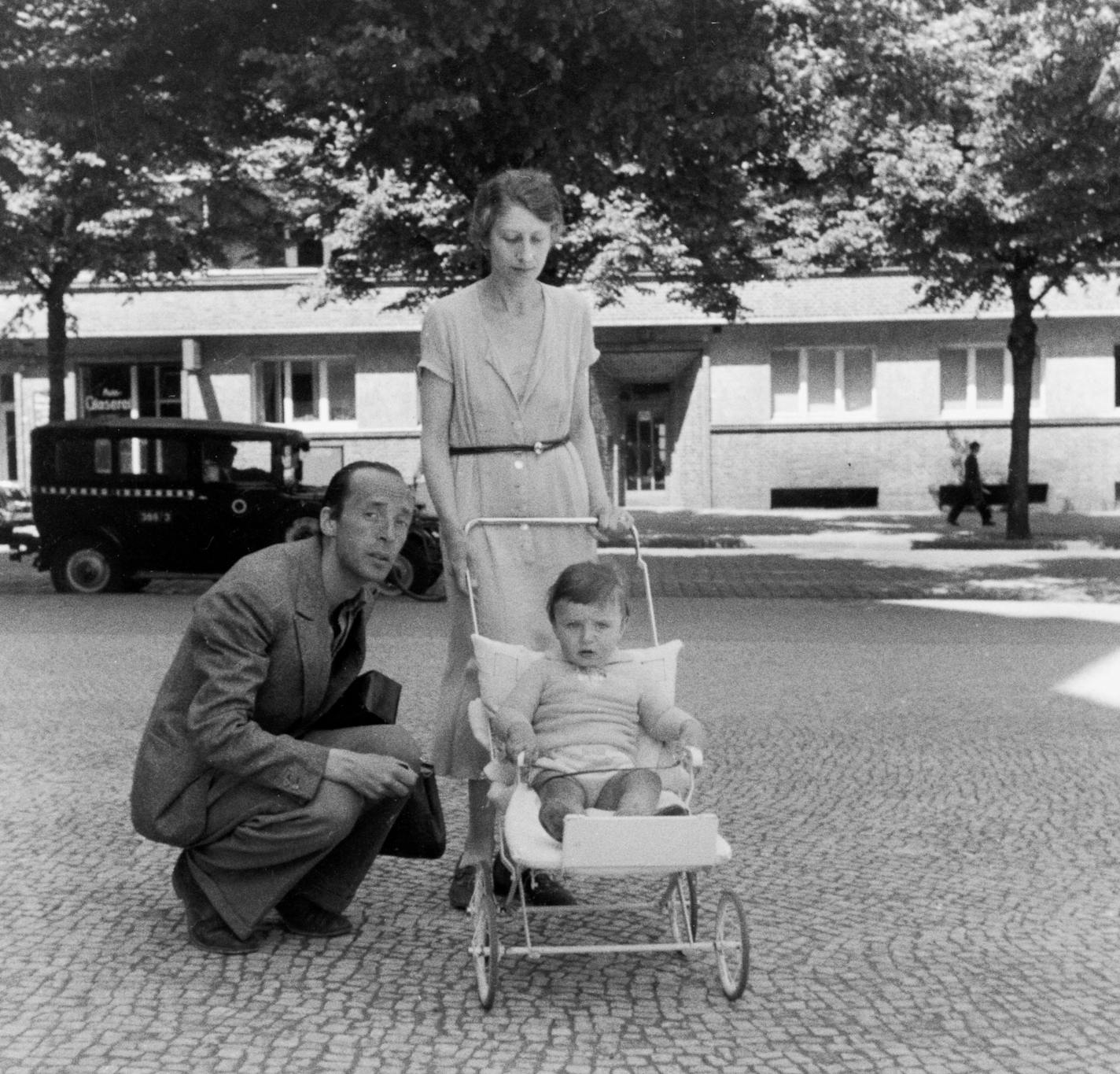 Vladimir and Vera Nabokov and their child in 1935.