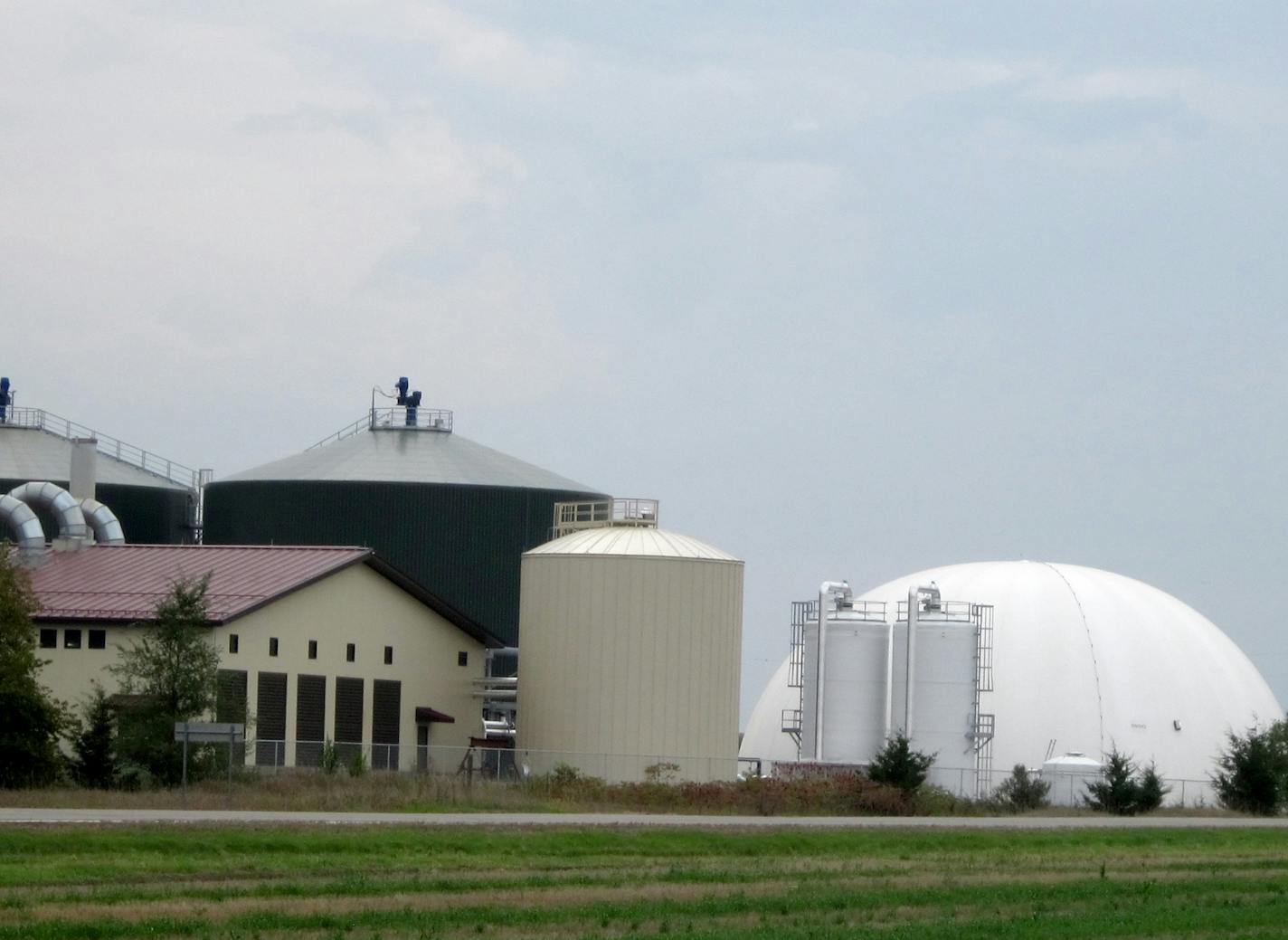 The Hometown BioEnergy power plant in Le Sueur, Minn., takes in farm waste and turns it into methane gas in a process called anaerobic digestion. The gas, similar to natural gas, is used as fuel in engines to generate electricity. The plant, which opened in 2013, is owned by the Minnesota Municipal Power Agency, a power producer owned by 12 municipal power companies, including Le Sueur. The white domes are storage units for the methane gas. ] Wednesday Sept 23 2015