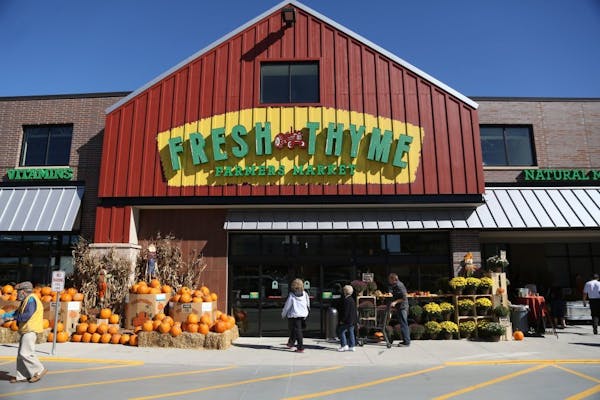 Customers walked into Fresh Thyme during its grand opening .