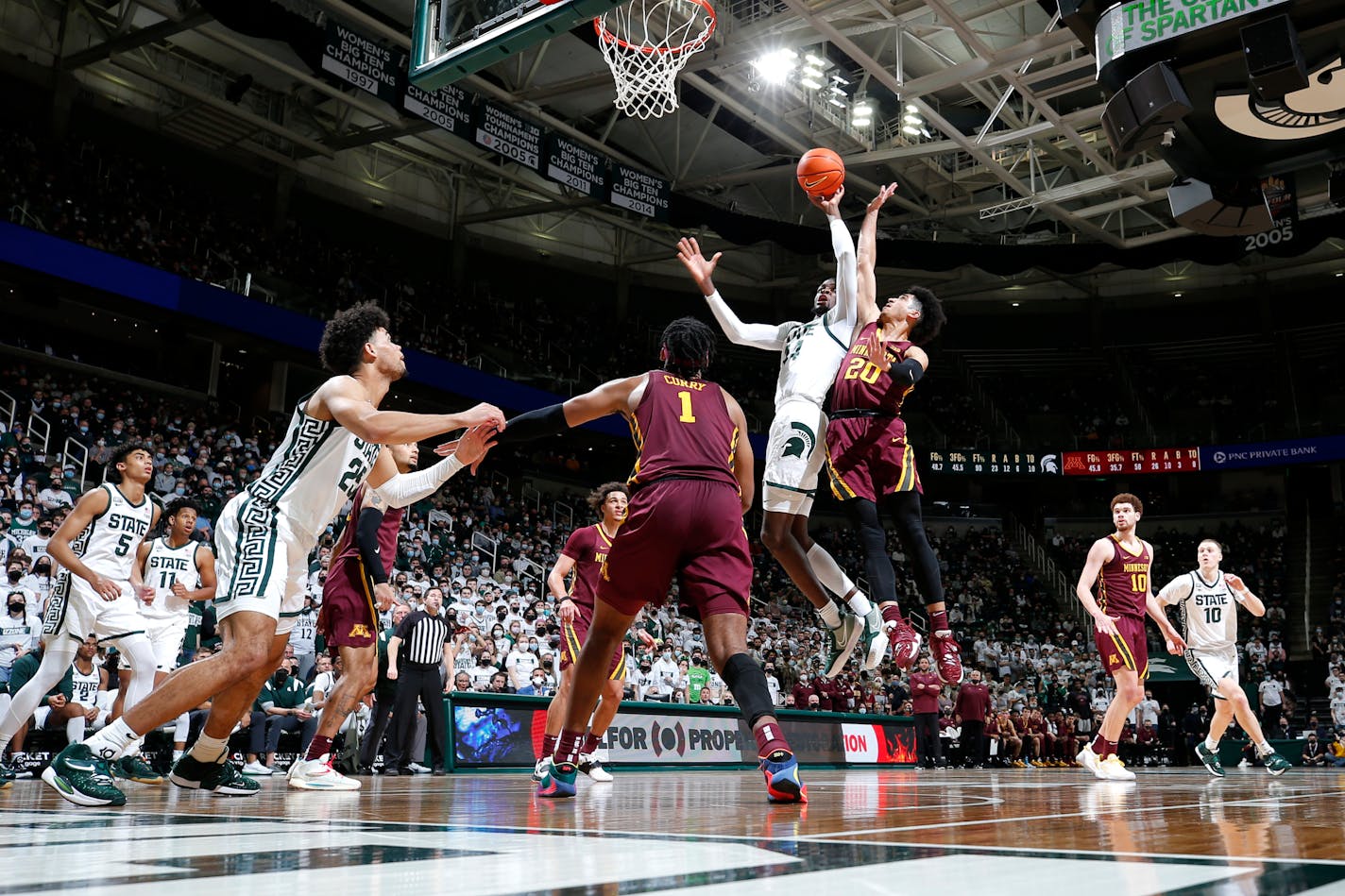 Michigan State's Gabe Brown shoots against Minnesota's Eylijah Stephens and Eric Curry during the second half Wednesday.