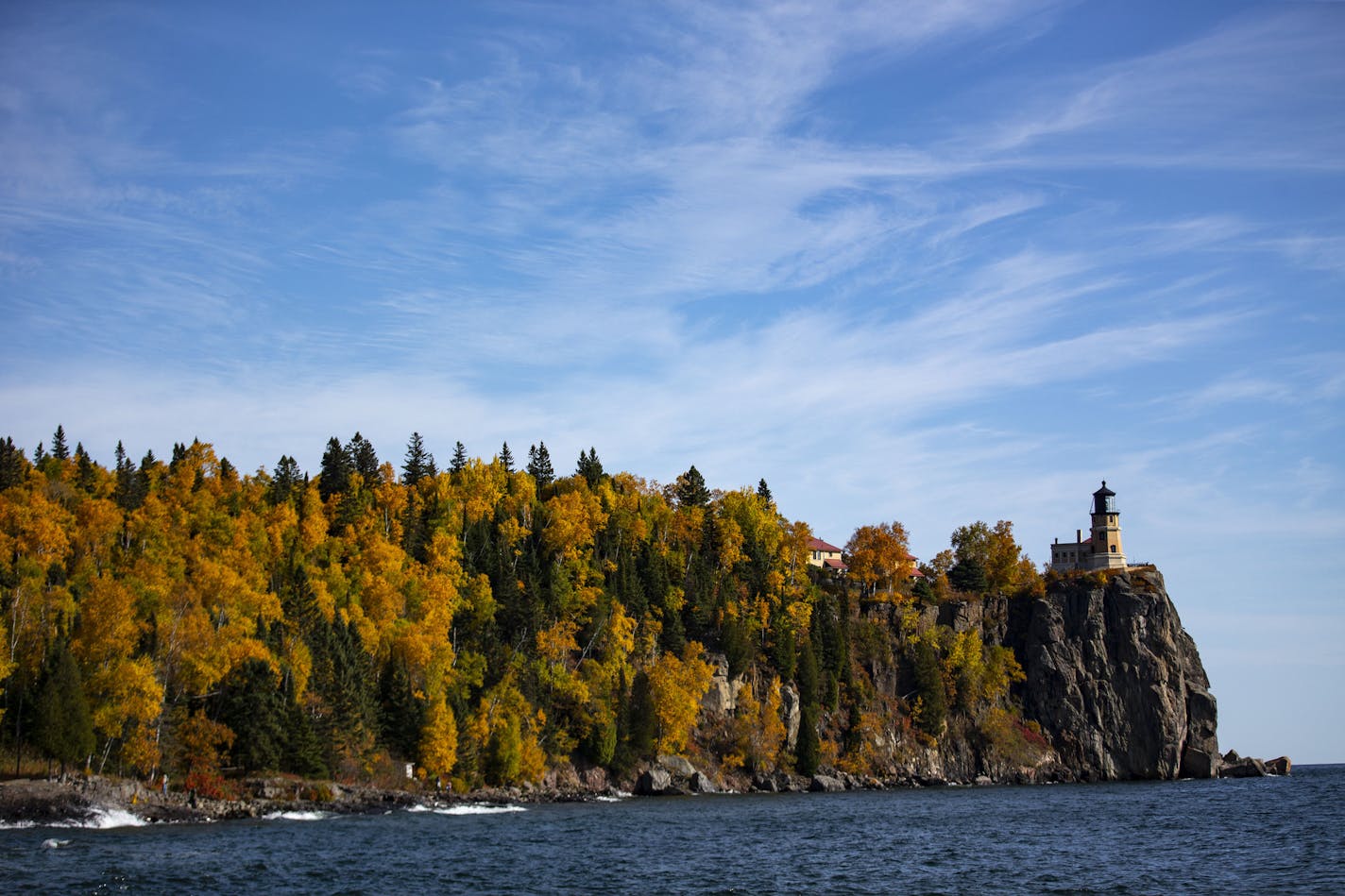 The leaves have reached peak foliage along the North Shore by the Split Rock Lighthouse in Two Harbors, MN. ] ALEX KORMANN • alex.kormann@startribune.com Fall colors were at the tail end of their peak along the North Shore on Wednesday October 9. 2019. With snow expected this coming weekend, it was the last chance to see the colors in their full glory.