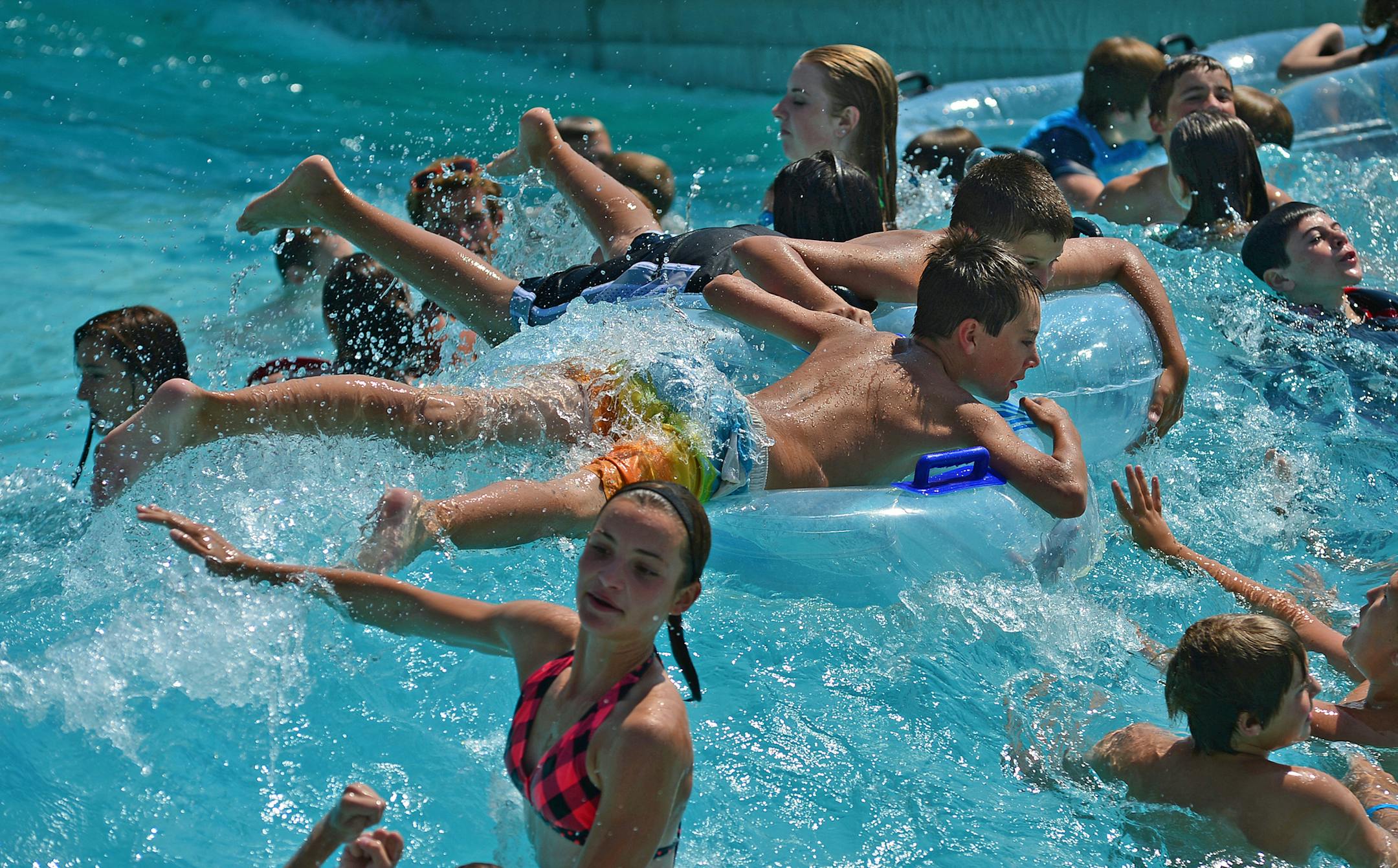 Minnesota's largest wave pool at Bunker Beach Water Park was crowded with people seeking relief from a heat index in the mid 90's. in Coon Rapids Minn. on Tuesday, August 20, 2013. ] Richard.Sennott@startribune.com Richard Sennott/Star Tribune Coon Rapids Minnesota Tuesday 8/20/13) ** (cq)