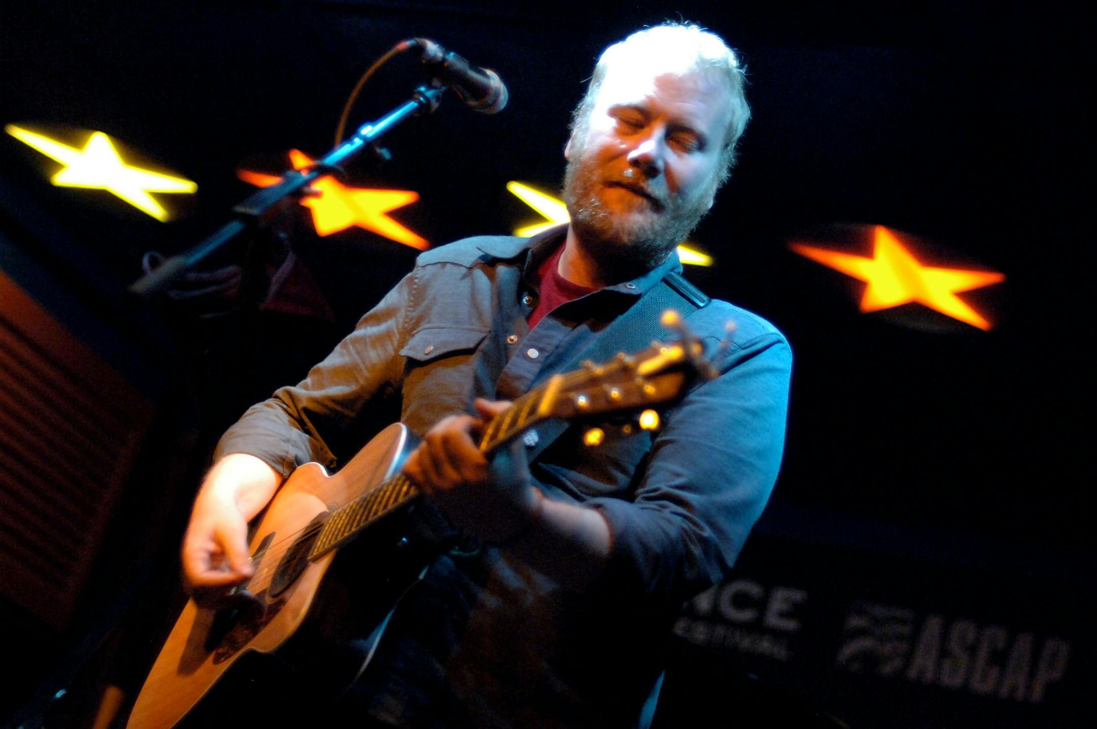 Mike Doughty (Photo by Fred Hayes/WireImage) accompanies 'mus0321' performing at 2006 Sundance festival