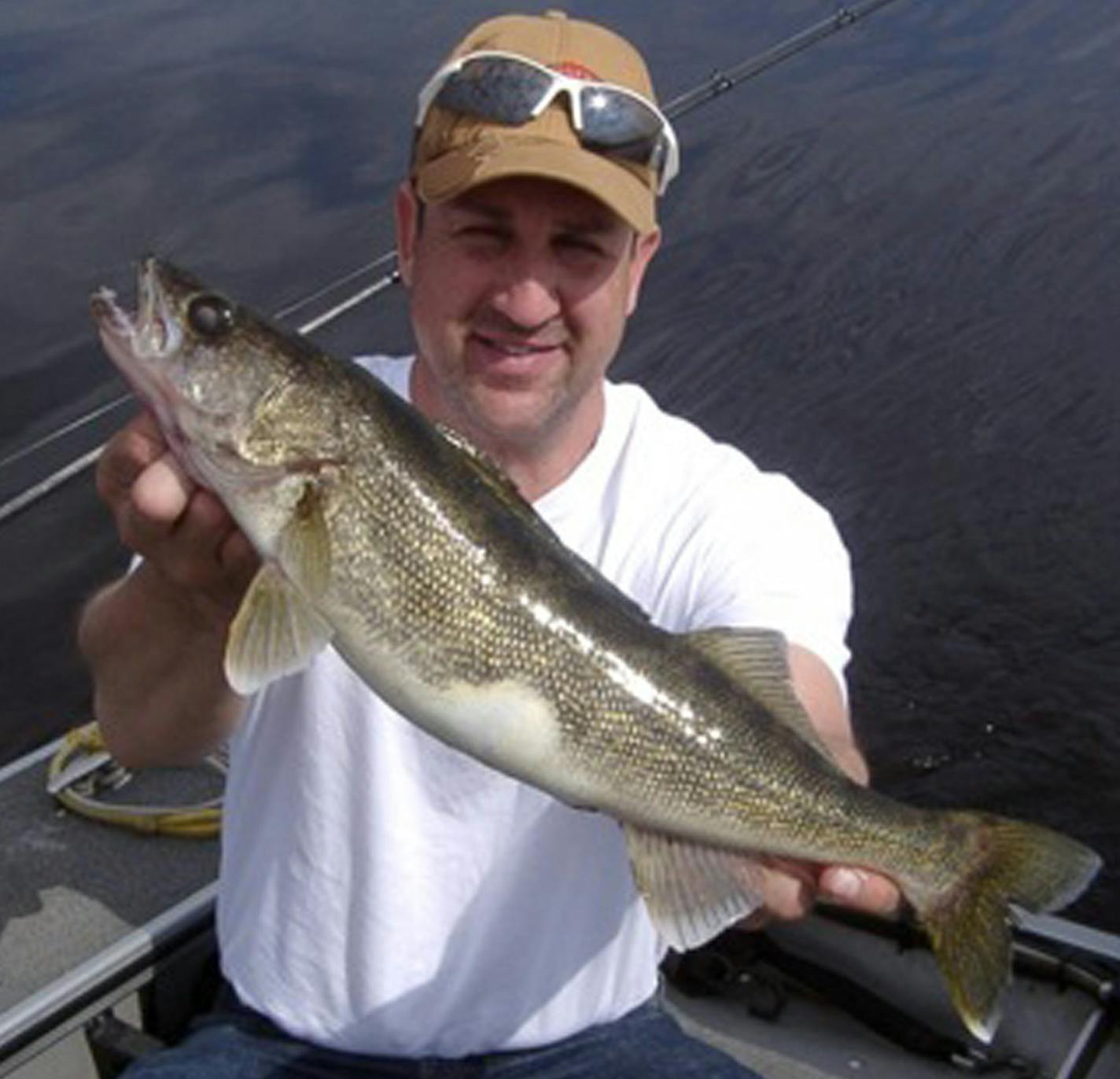 KSTP-TV anchor Bill Lunn with walleye.