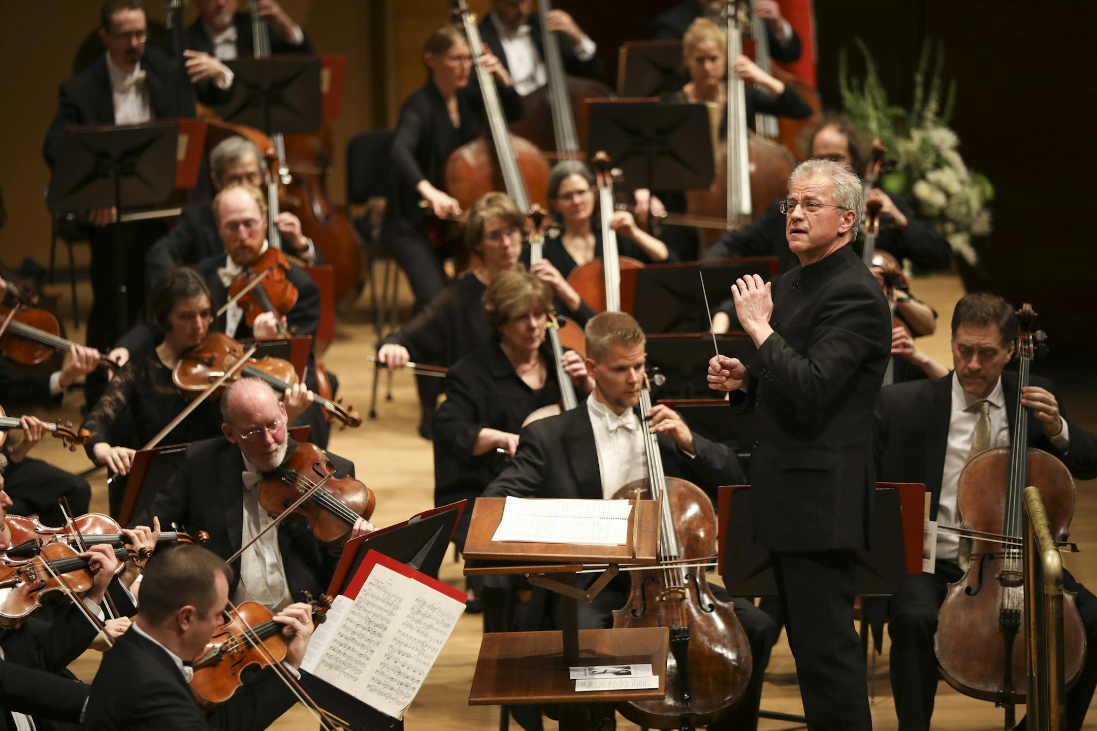 Minnesota Orchestra Music Director Osmo Vänskä conducting the orchestra in 2017.
