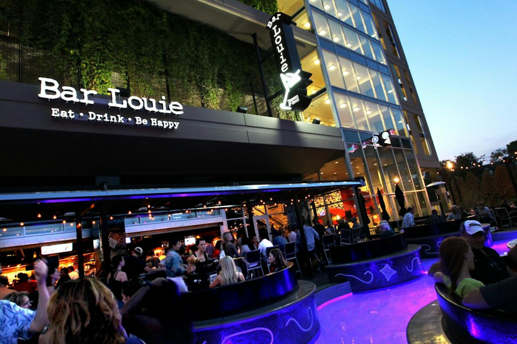 Bar Louie's expansive patio features an LED-lit wading pool.