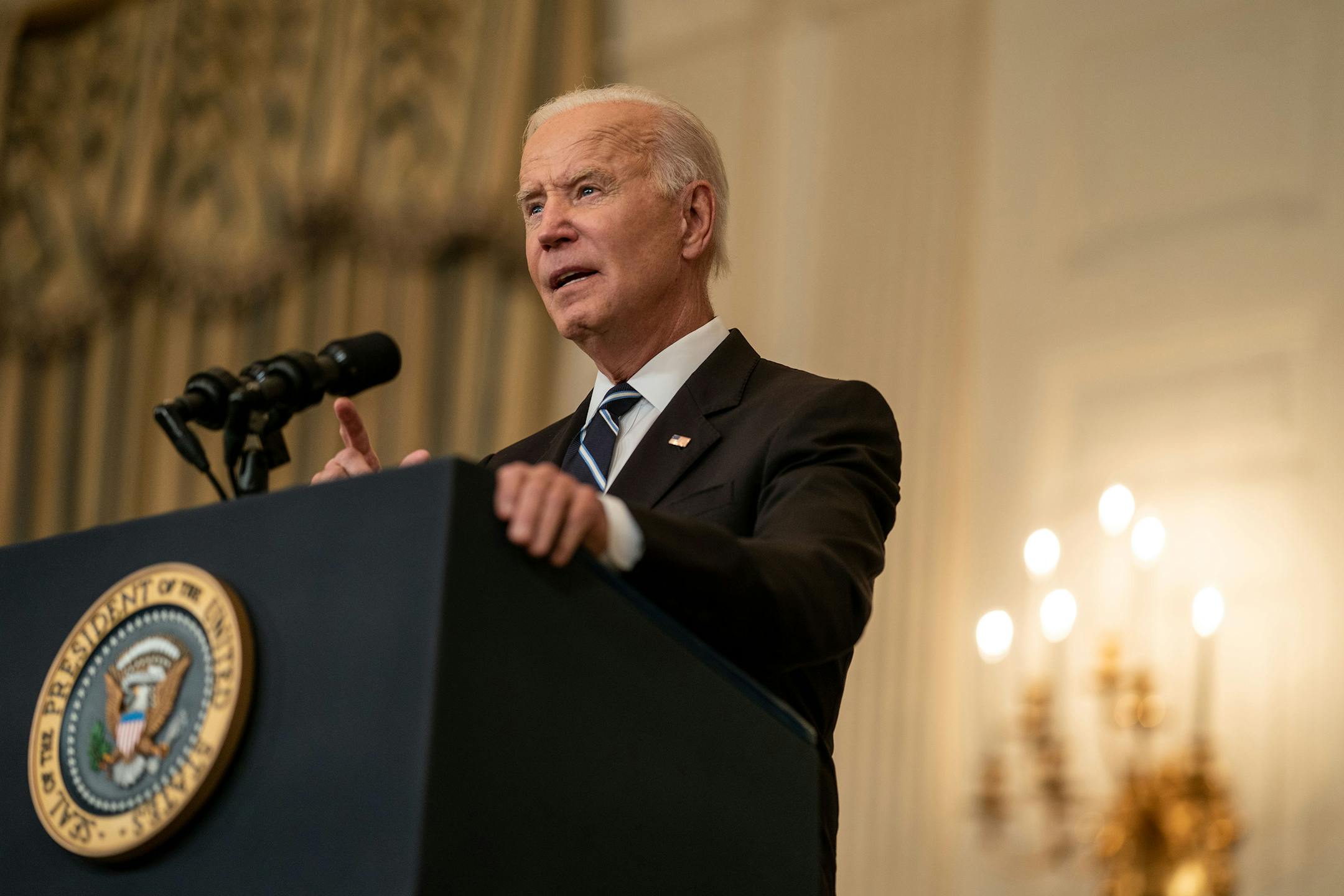 President Joe Biden delivers remarks on his plan to stop the spread of the Delta variant and boost COVID-19 vaccinations, in the State Dining Room of the White House complex on September 9, 2021, in Washington, D.C. (Kent Nishimura/Los Angeles Times/TNS) ORG XMIT: 26627008W