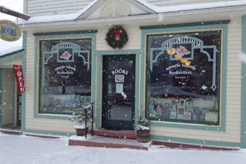 Even when the population of Bayfield plummets in the winter, Apostle Islands Booksellers has a loyal following.