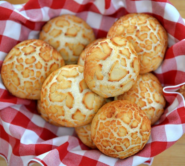 Hamburger buns are a golden brown with a crackled, mottled top. ] (SPECIAL TO THE STAR TRIBUNE/BRE McGEE)