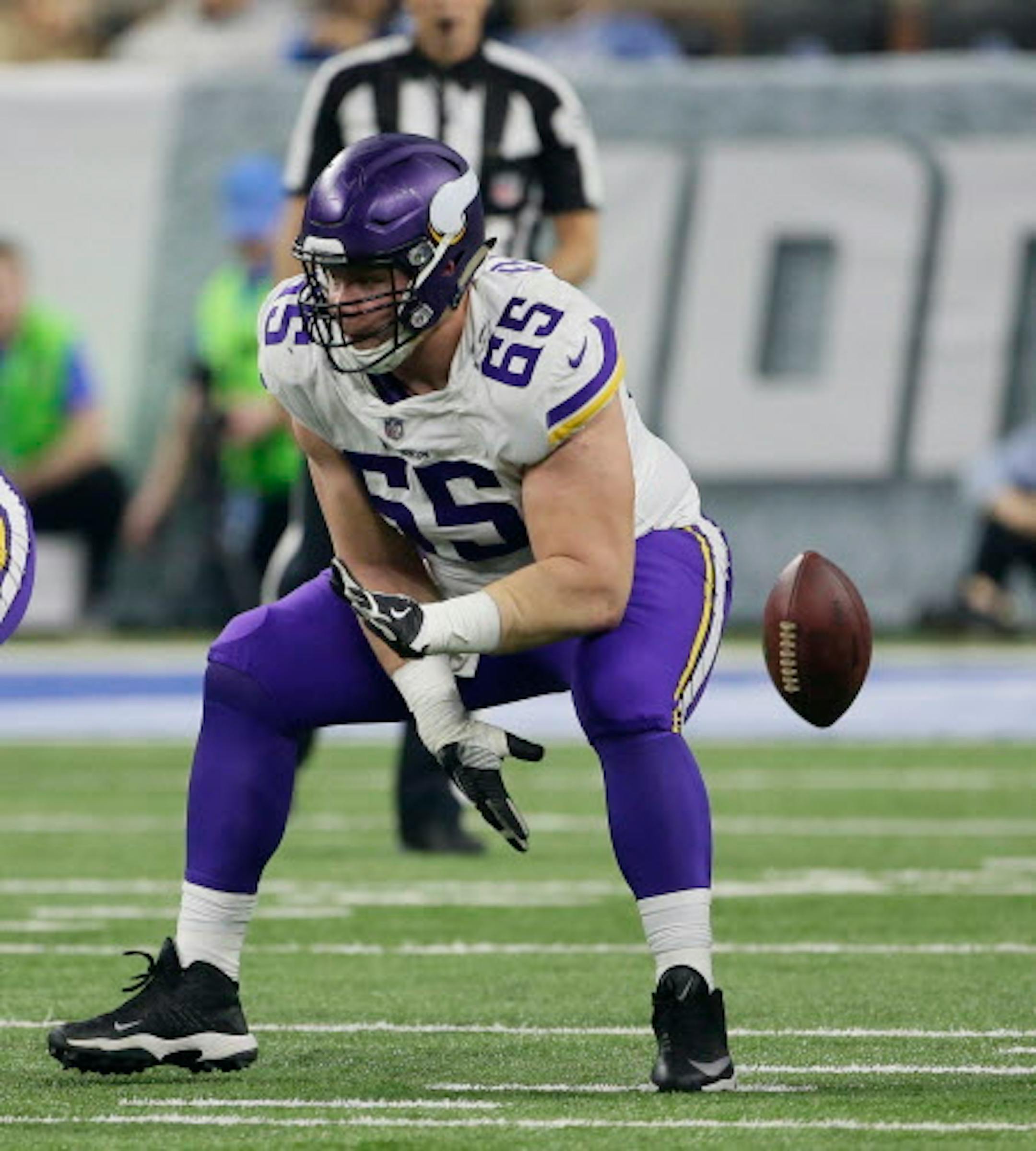 Minnesota Vikings center Pat Elflein snaps the ball during the first half of an NFL football game against the Detroit Lions, Thursday, Nov. 23, 2017, in Detroit. (AP Photo/Duane Burleson)