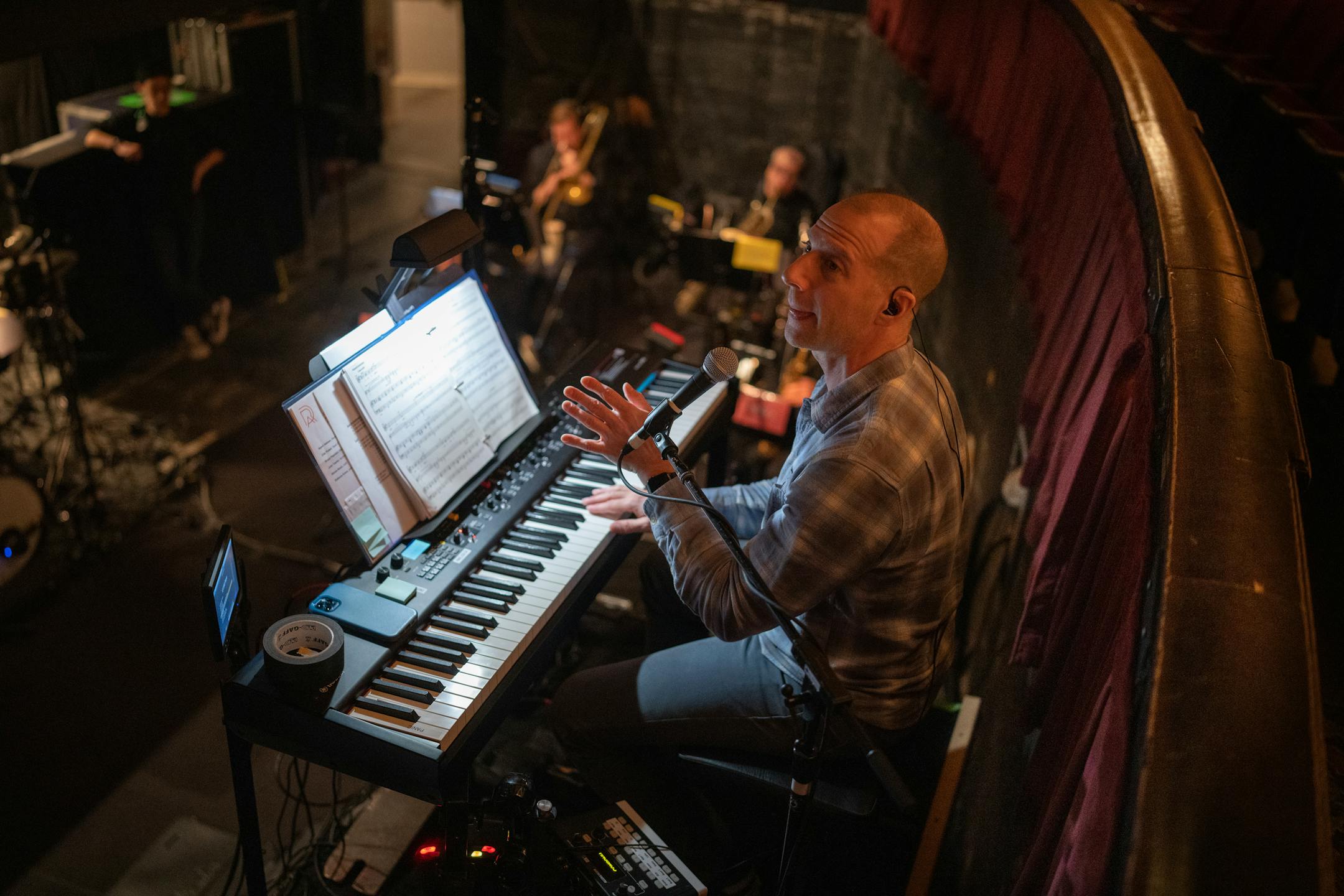 Charlie Alterman, musical conductor for "Company" during rehearsal with local band members at the Orpheum Theatre Tuesday November14,2023 in, Minneapolis, Minn. ] JERRY HOLT • jerry.holt@startribune.com