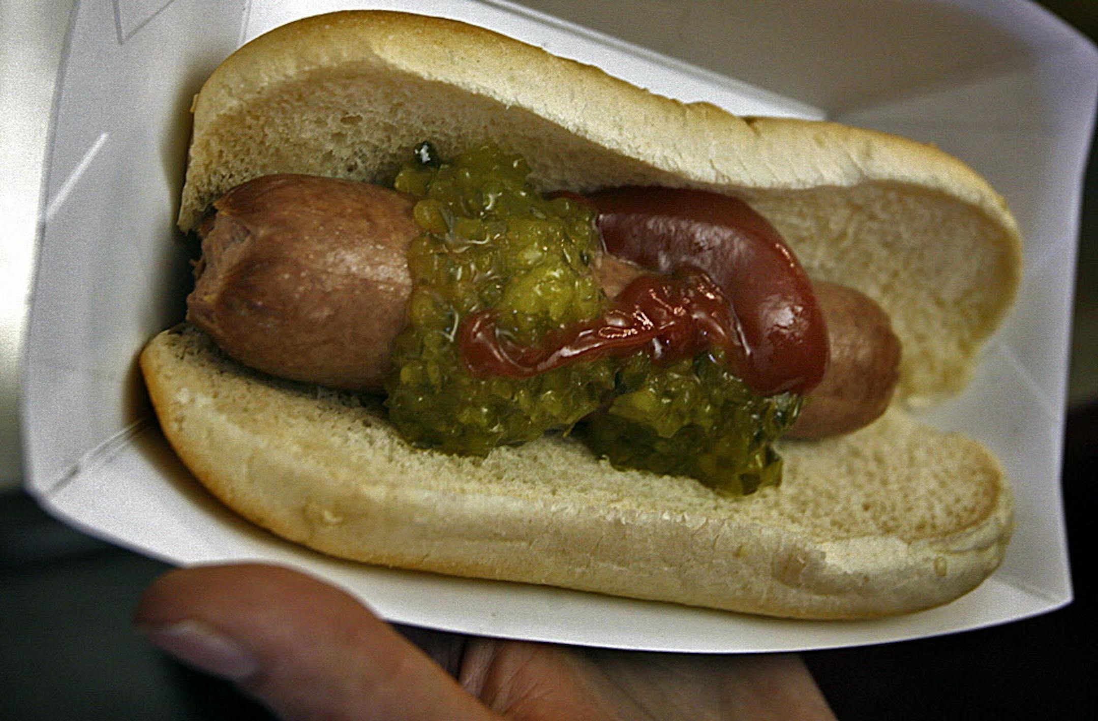 Jim Gehrz • jgehrz@startribune.com Mpls, MN 3/27/2010 ] Target Field, twins Stadium - hot dog