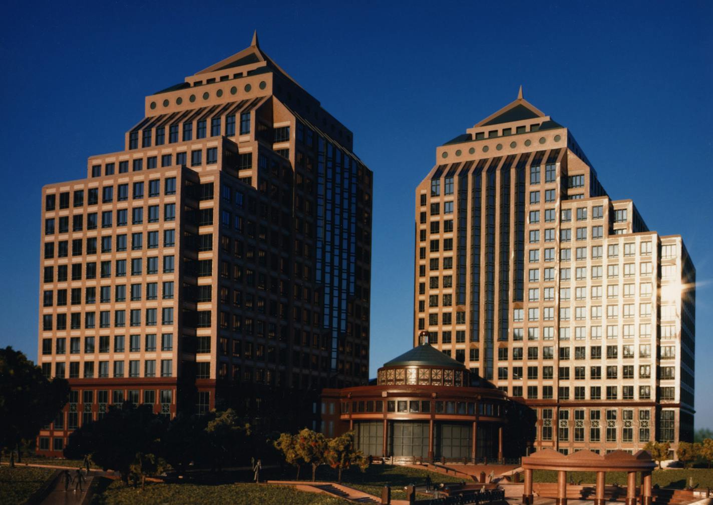 Carlson Companies headquarters, Carlson Center, at what is now the northwest corner of I-394 and I-494, west of Minneapolis. 1989 file photo.