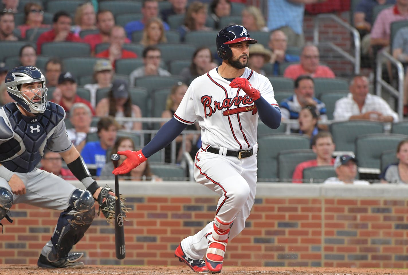 The Atlanta Braves' Nick Markakis hits an RBI single in third inning against the San Diego Padres at SunTrust Park in Atlanta on Saturday, April 15, 2017. The Braves won, 4-2. (Hyosub Shin/Atlanta Journal-Constitution/TNS) ORG XMIT: 1200723