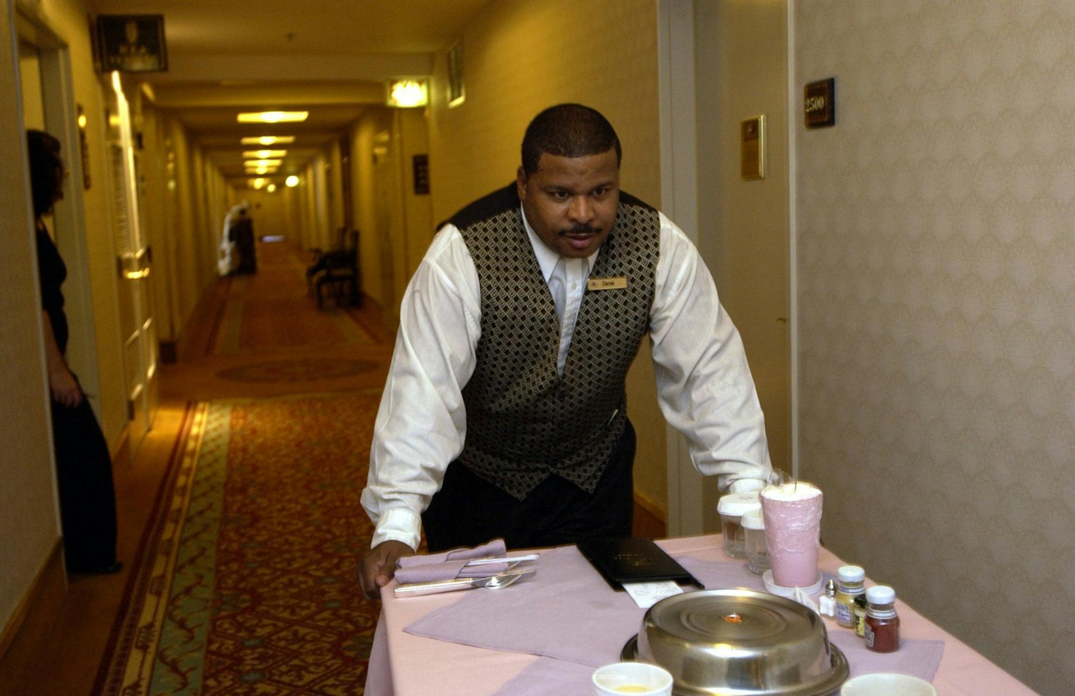 Derek Jackson delivers a room service meal at the Hilton hotel on Michigan Avenue in Chicago, Illinois, in this file photo from 2002. Hotels are taking a new look at services with some adding outside food delivery and others dropping room service. (Abel Uribe/Chicago Tribune/MCT) ORG XMIT: 1142830