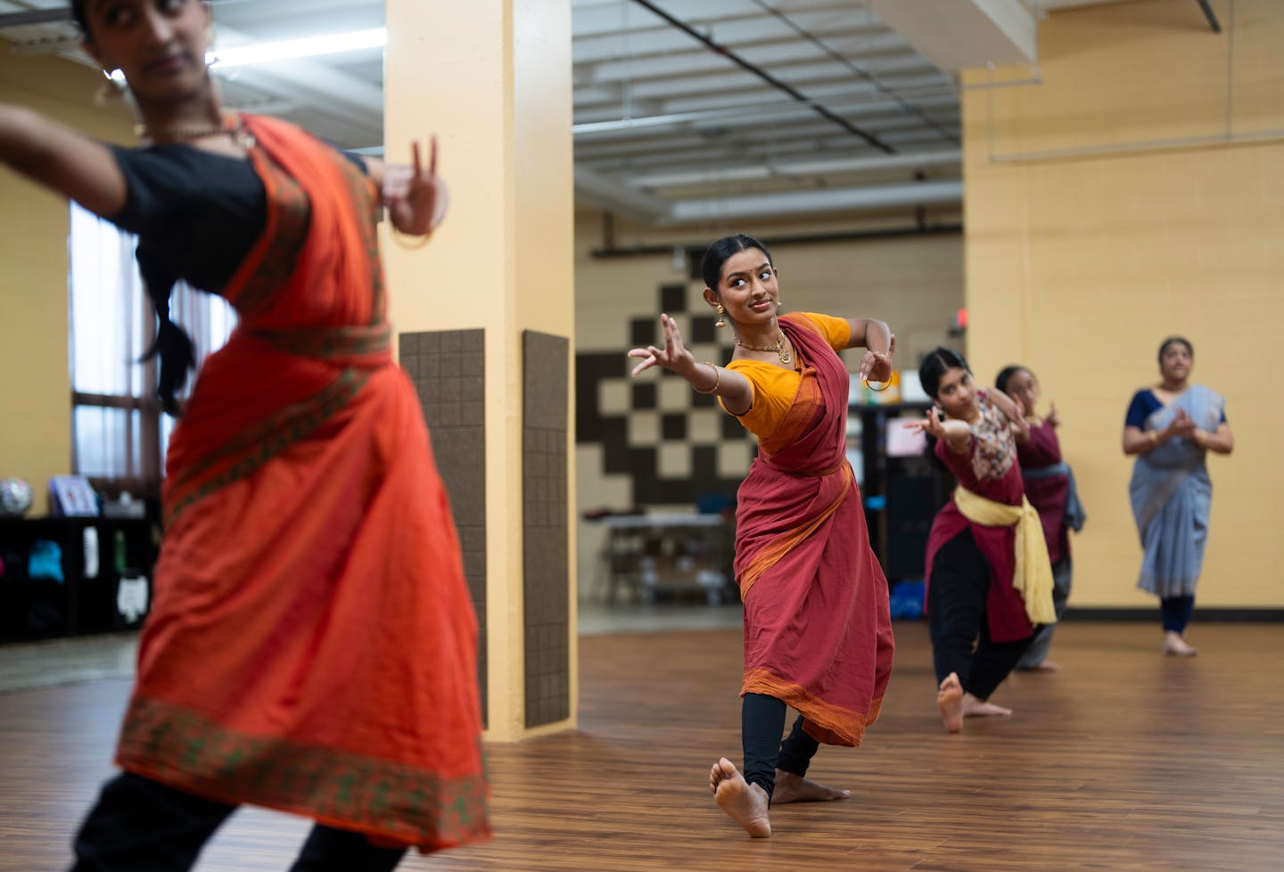 Malini Sundar dances in a Kalakshetra style of bharatanatyam dance class taught by Suchitra Sairam, in back right, at her school Kala Vandanamon on Thursday, Dec. 21, 2023 in St. Paul, Minn. ] RENEE JONES SCHNEIDER • renee.jones@startribune.com