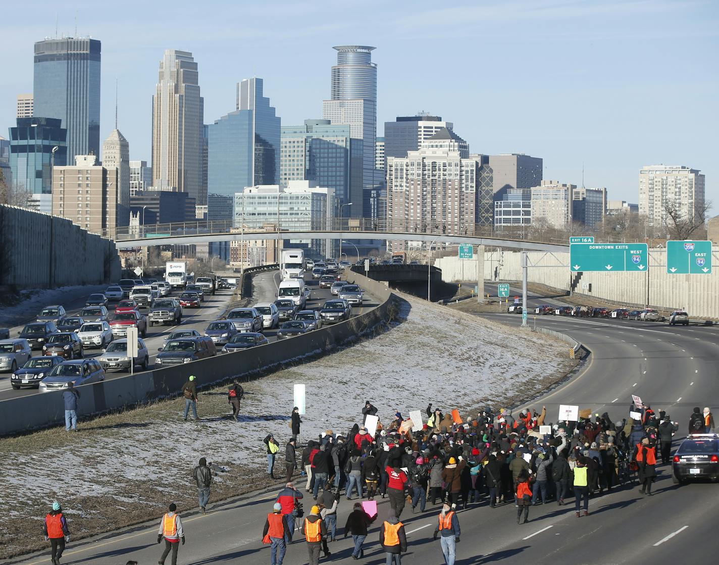 Protesters in Minneapolis MN, shutdown the Northbound lanes of I-35W December 4th, 2014, a day after the Grand Jury declined to Indict NYPD Officer in the chokehold death of Eric Garner. [ Richard Tsong-Taatarii &#x201a;&#xc4;&#xa2; Richard.Tsong-Taatarii@startribune.com