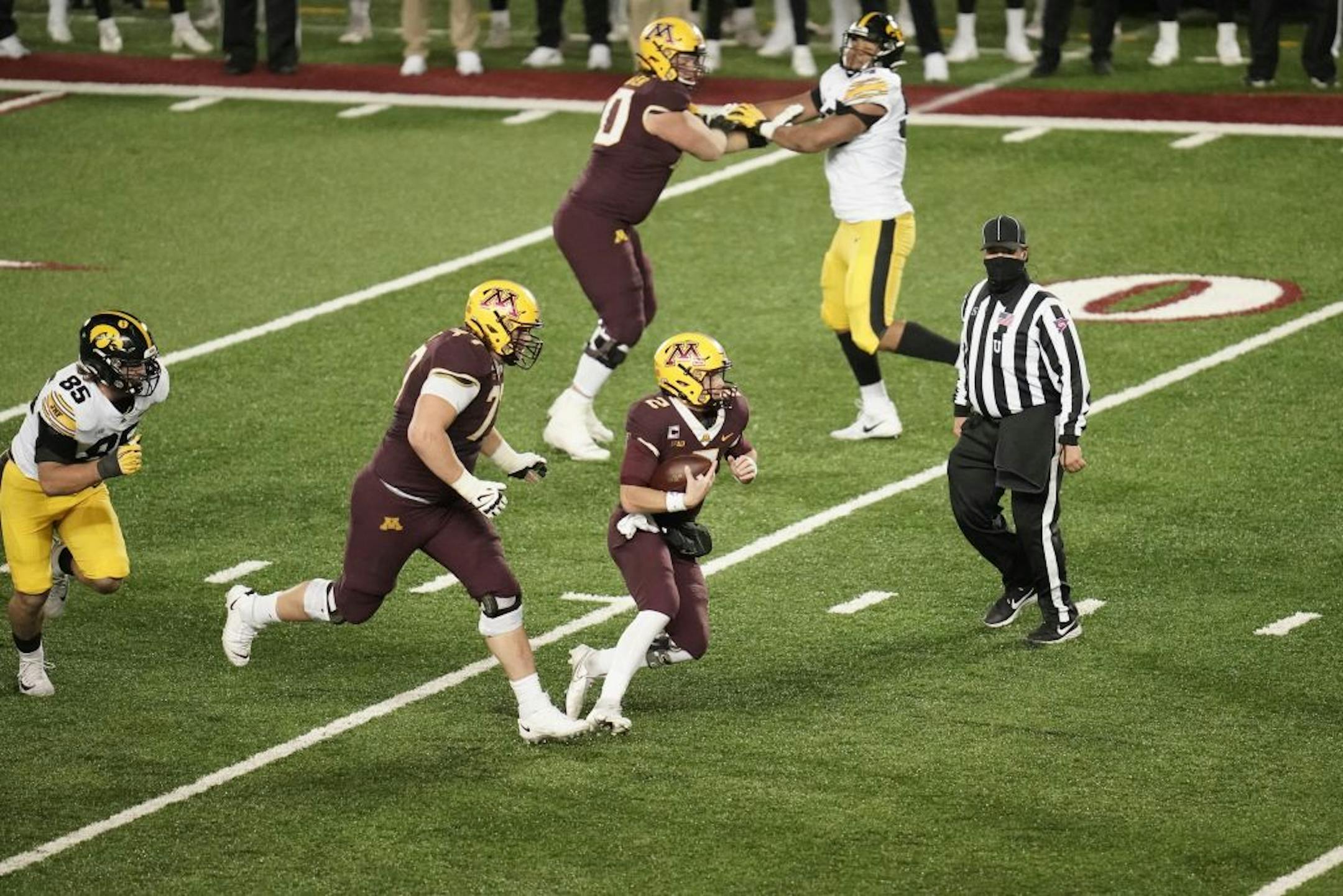 Minnesota Gophers quarterback Tanner Morgan (2) ran the ball in the fourth quarter.